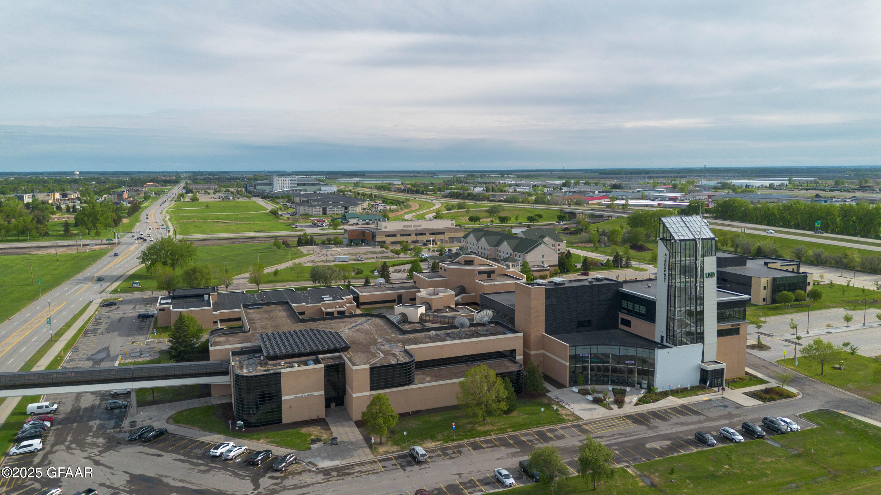 4250 UNIVERSITY Avenue