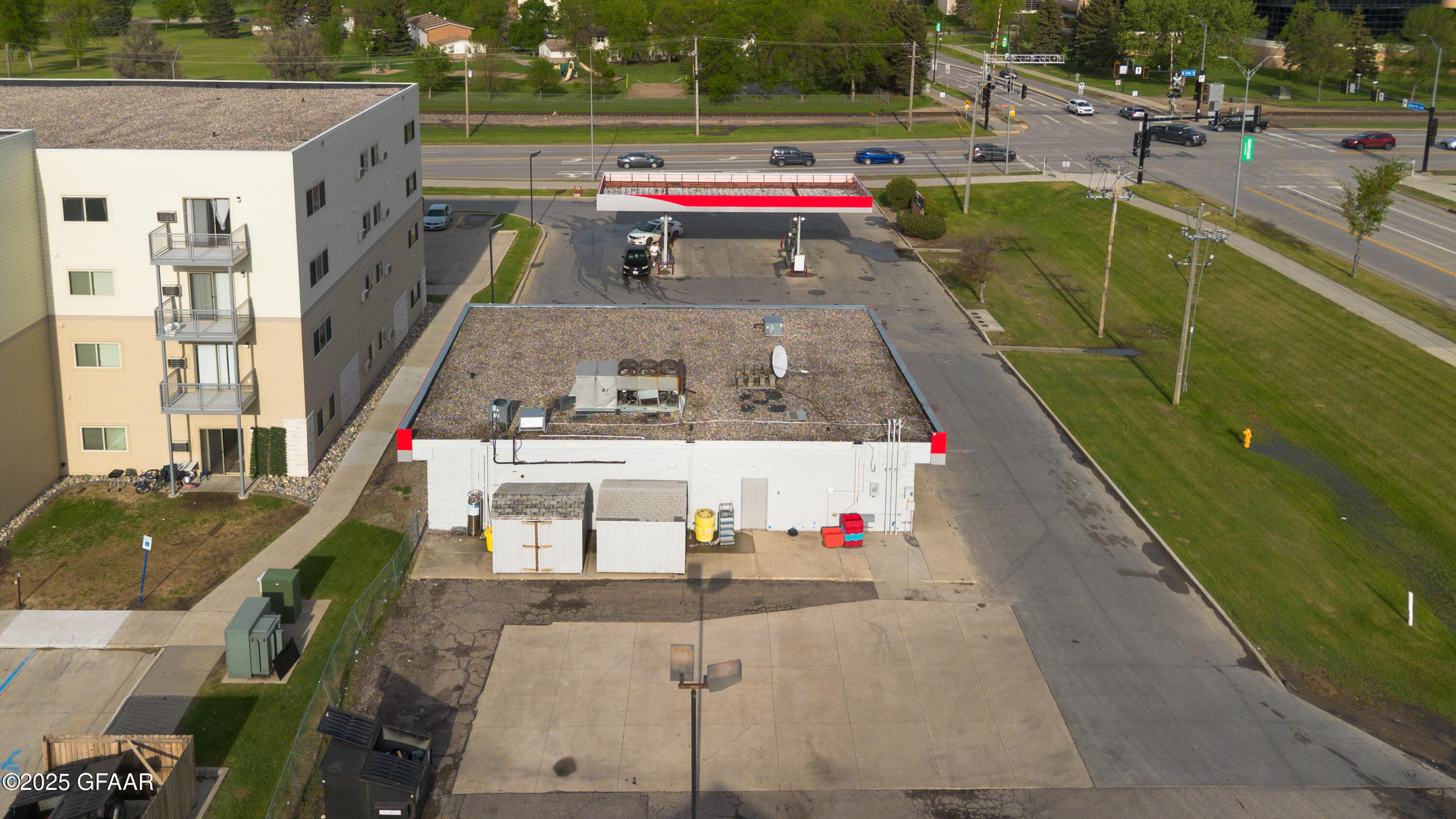 4250 UNIVERSITY Avenue