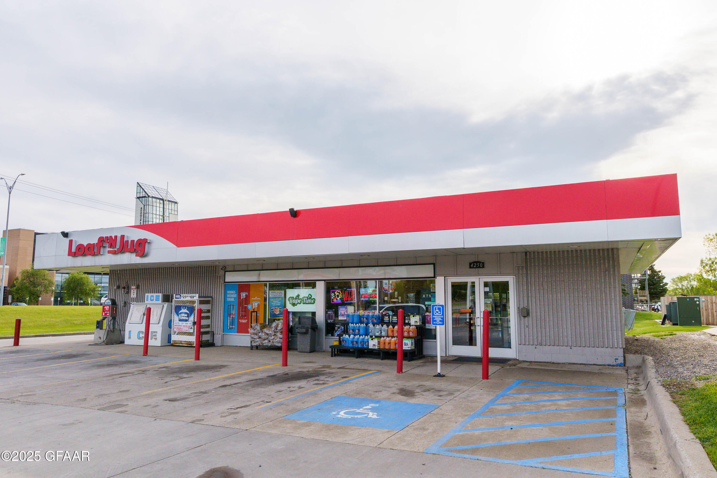 4250 UNIVERSITY Avenue