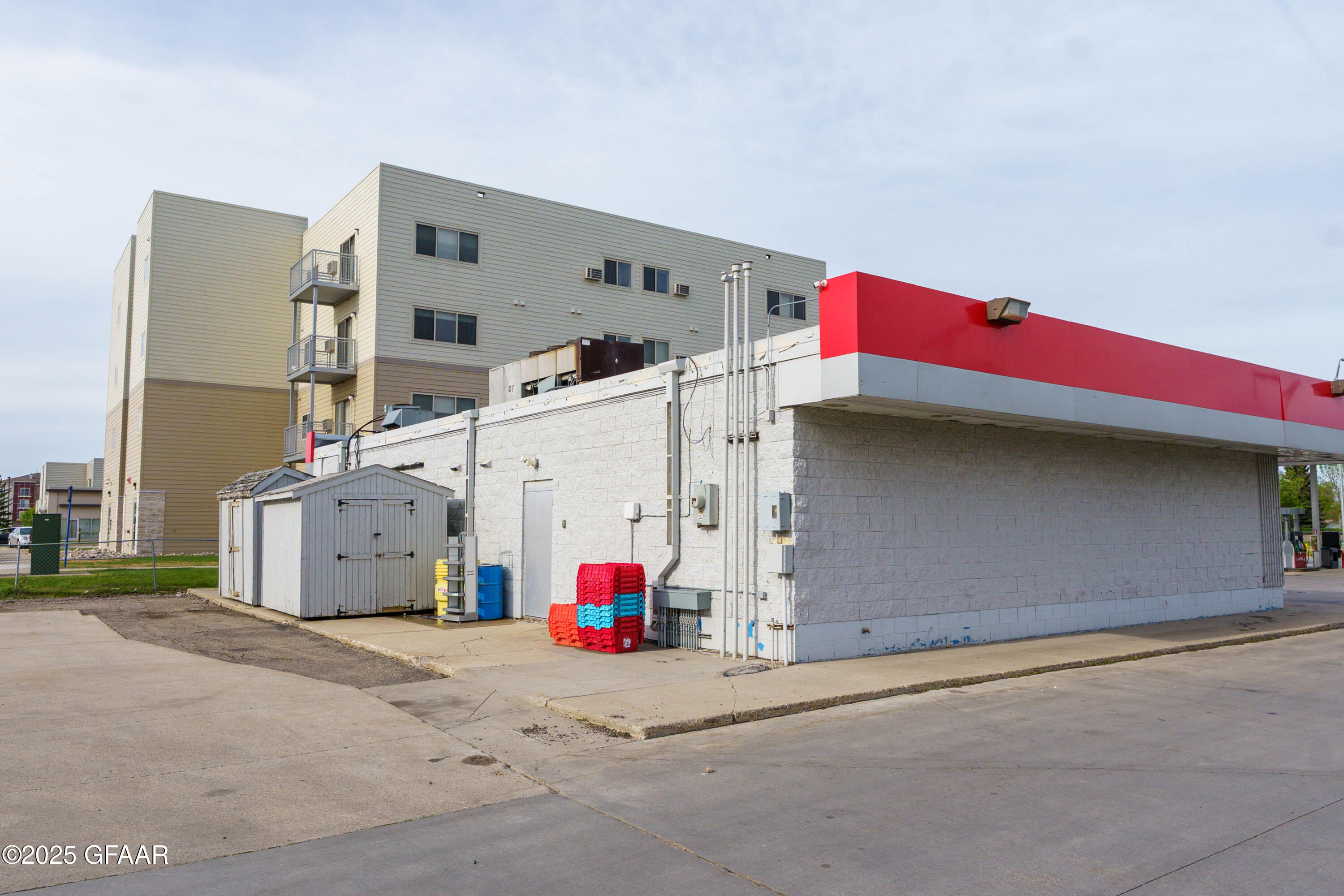 4250 UNIVERSITY Avenue