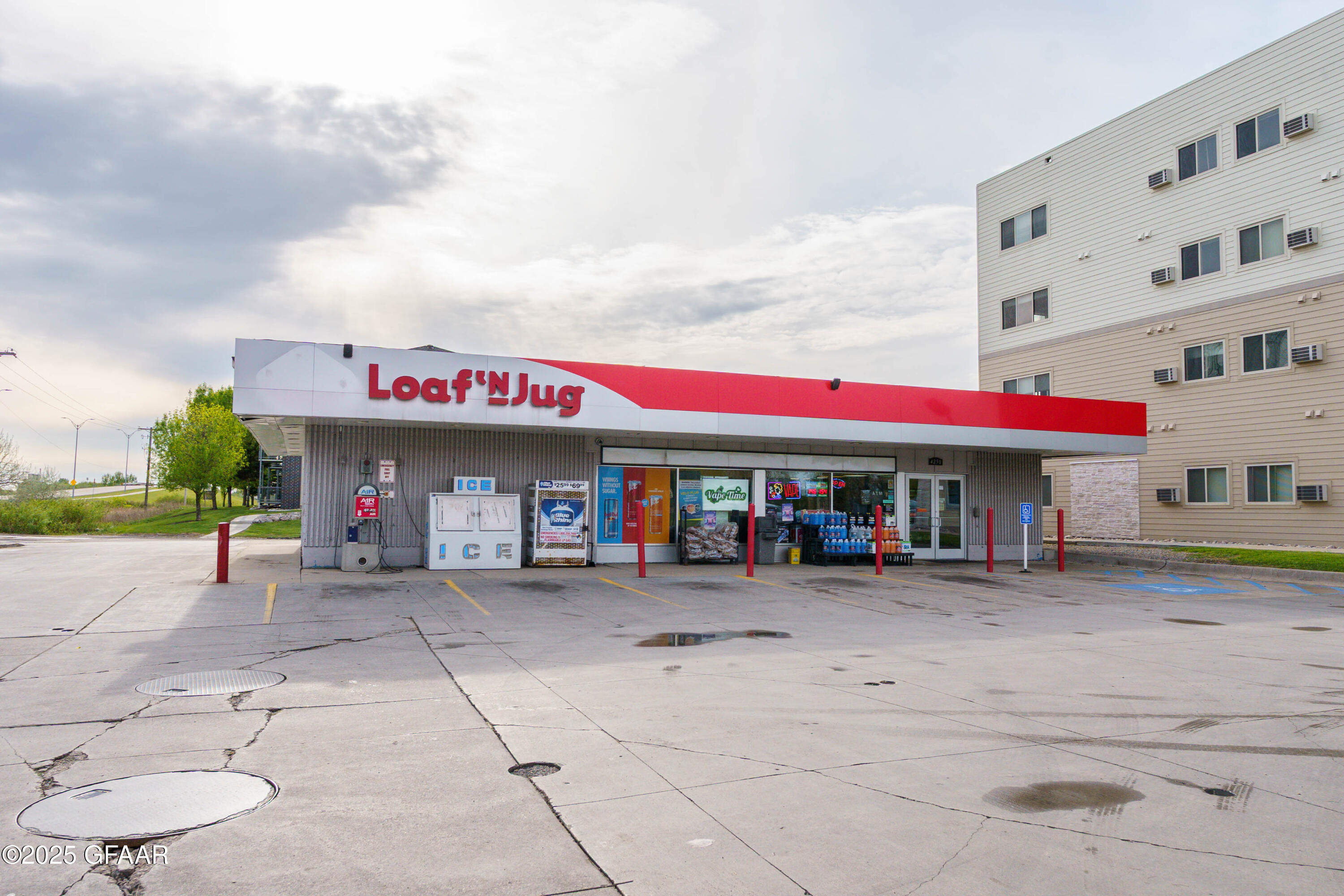 4250 UNIVERSITY Avenue