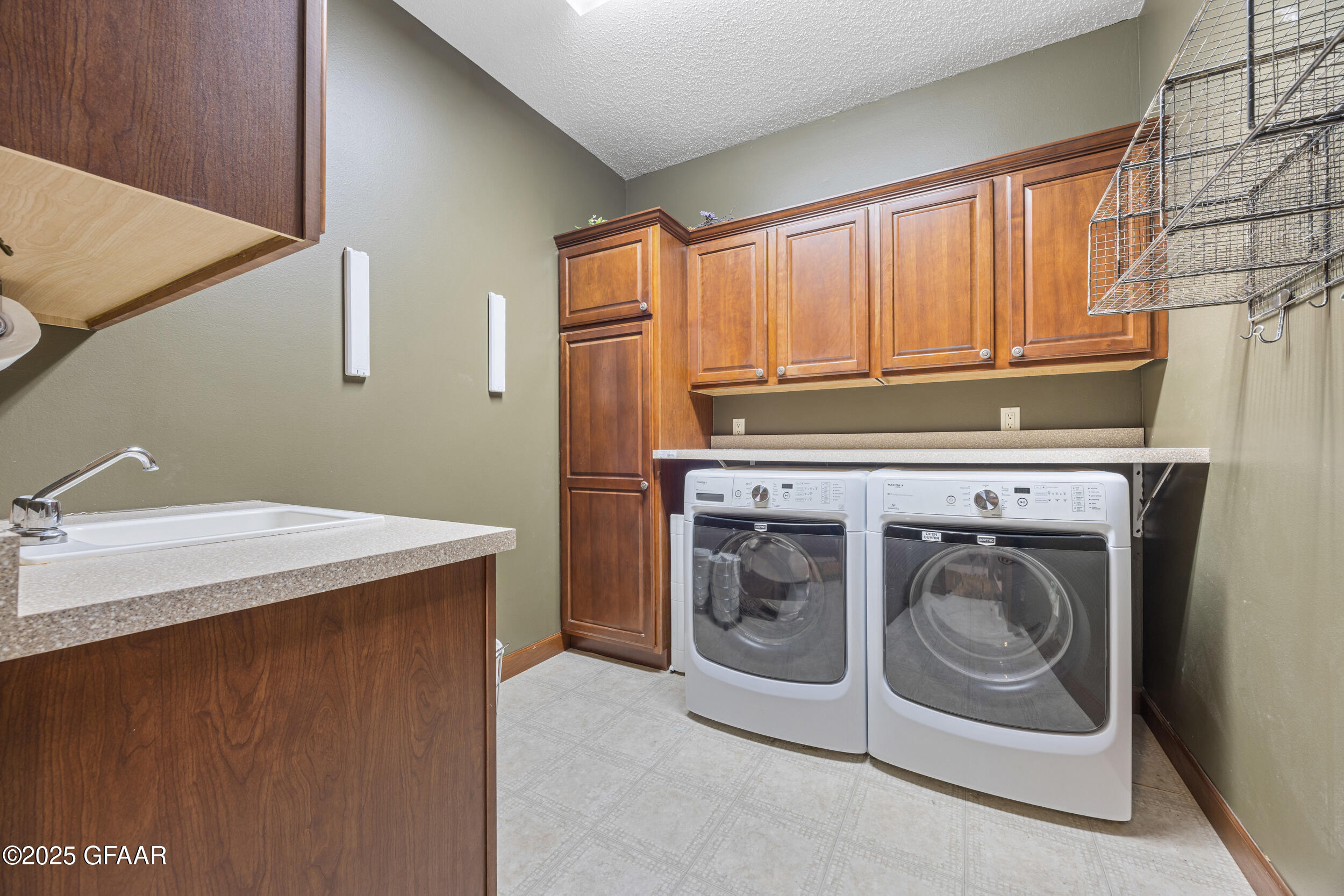 1395 HIGHPOINTE Drive