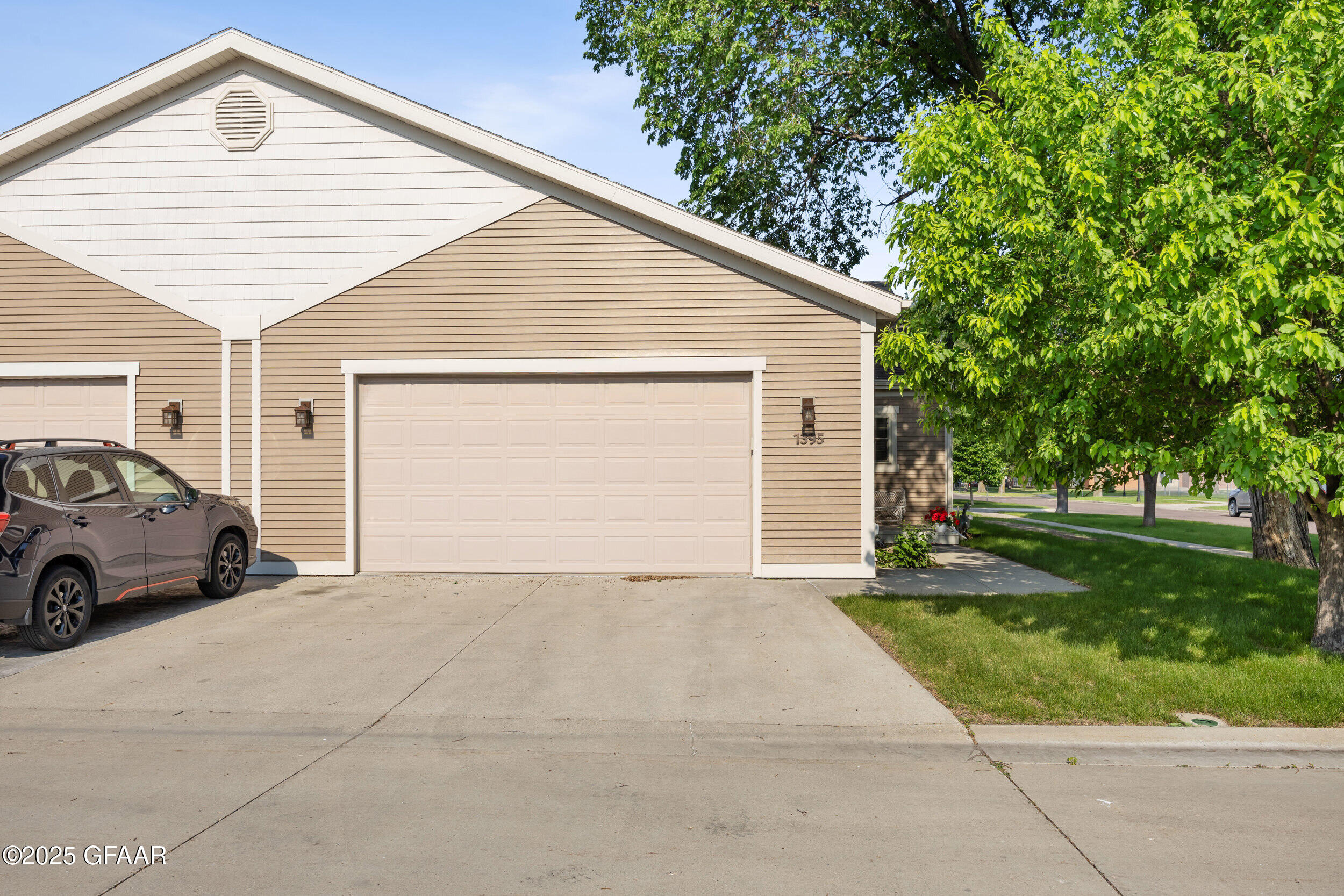 1395 HIGHPOINTE Drive