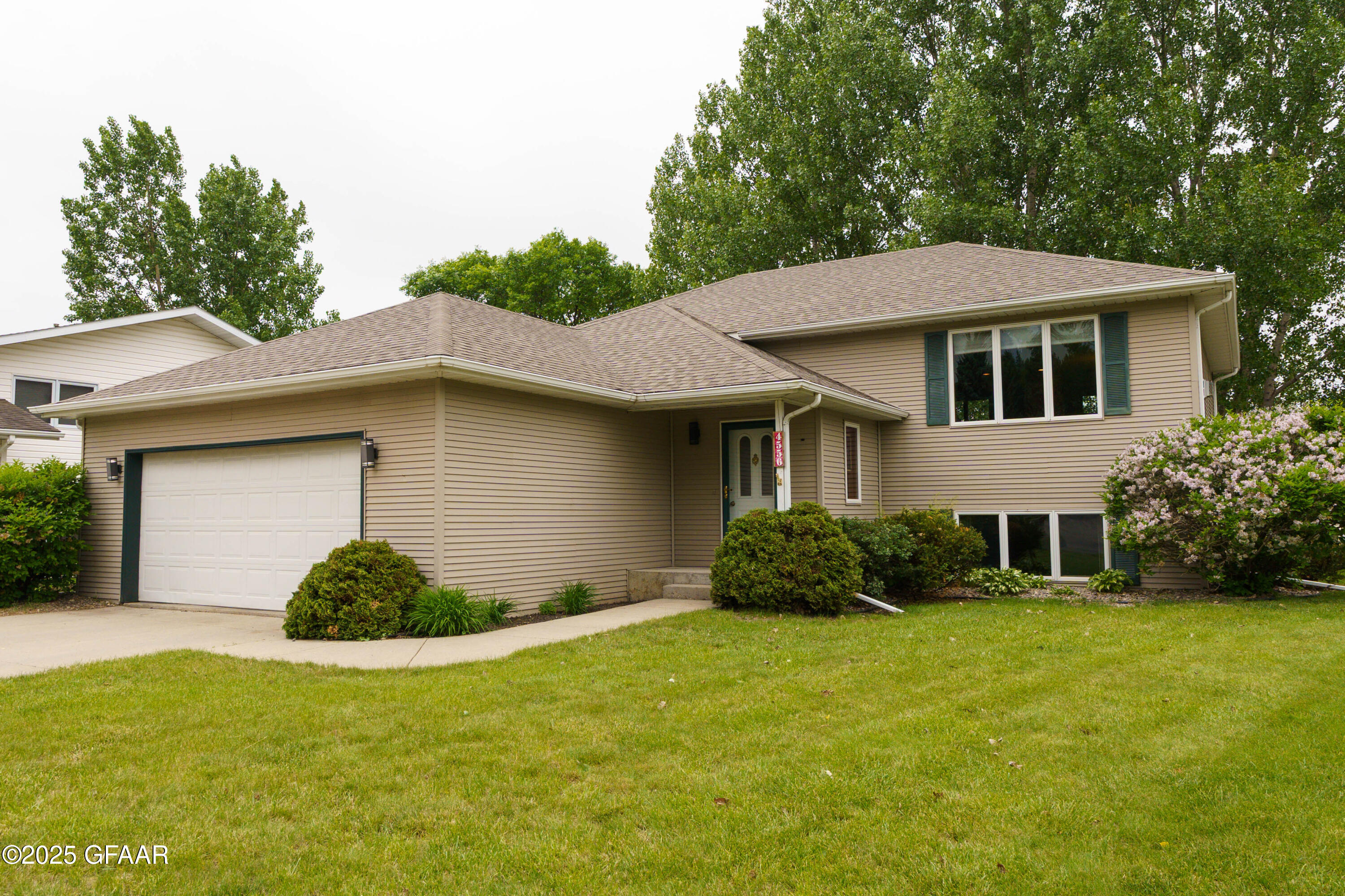 4556 HOMESTEAD Circle