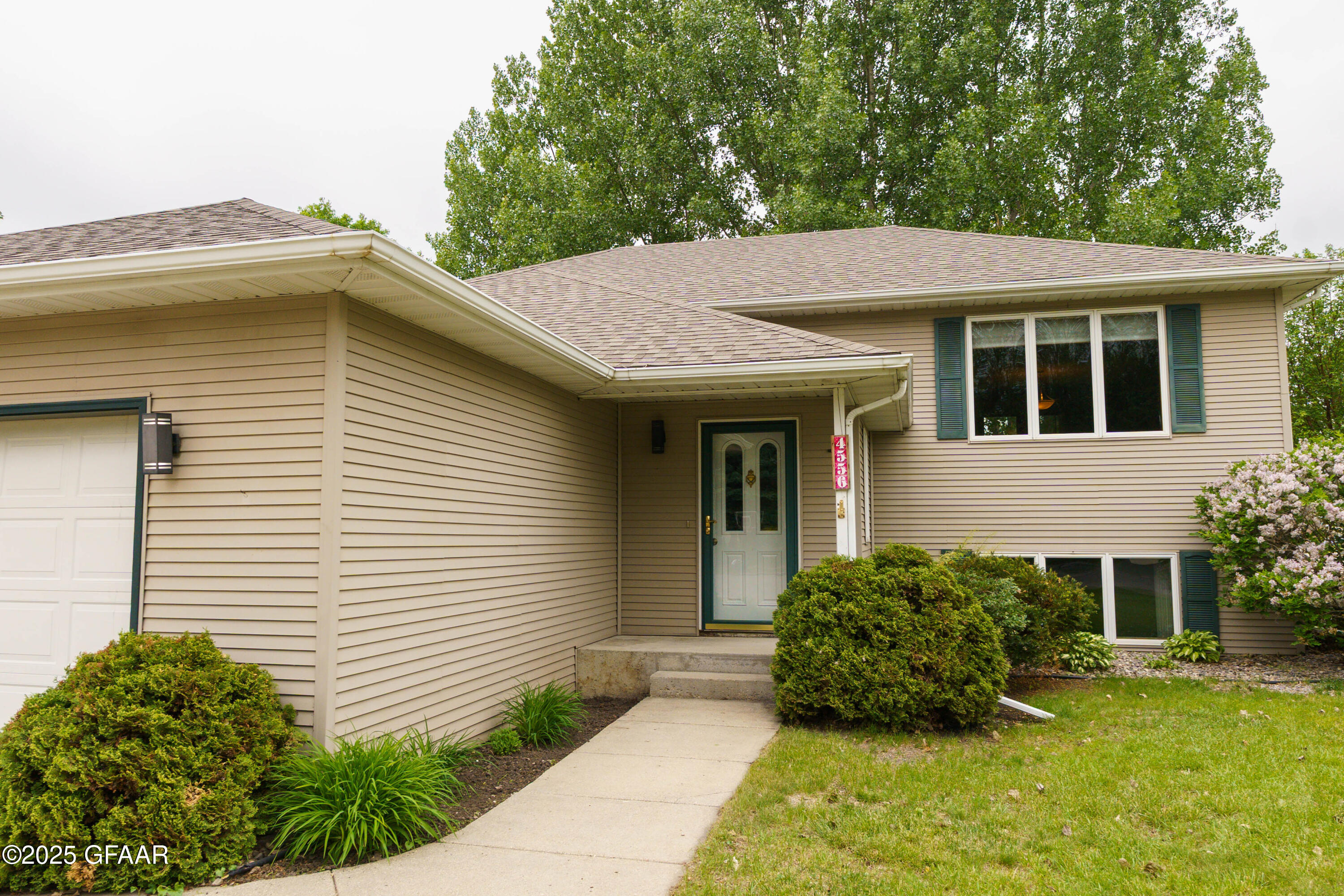 4556 HOMESTEAD Circle