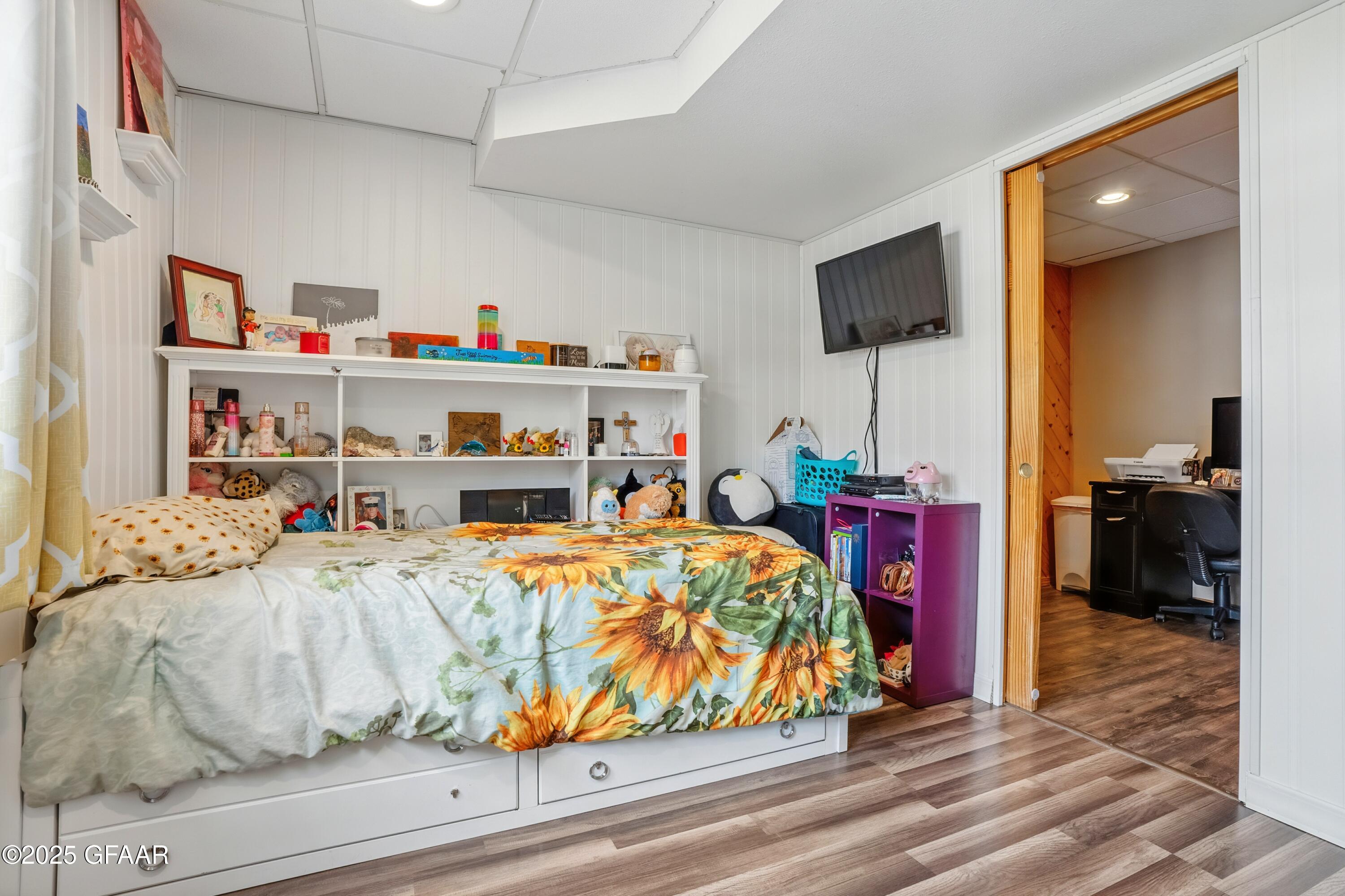 307 BROADWAY W
