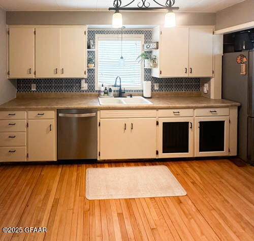 1118 COTTONWOOD Street