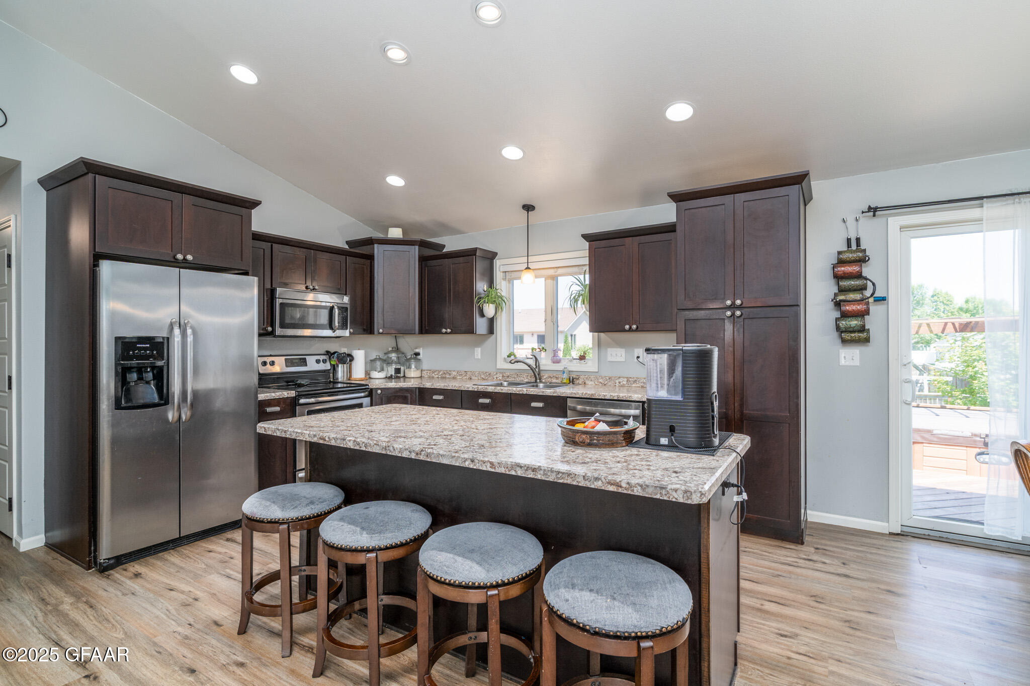 114 RIVERVIEW Lane SE