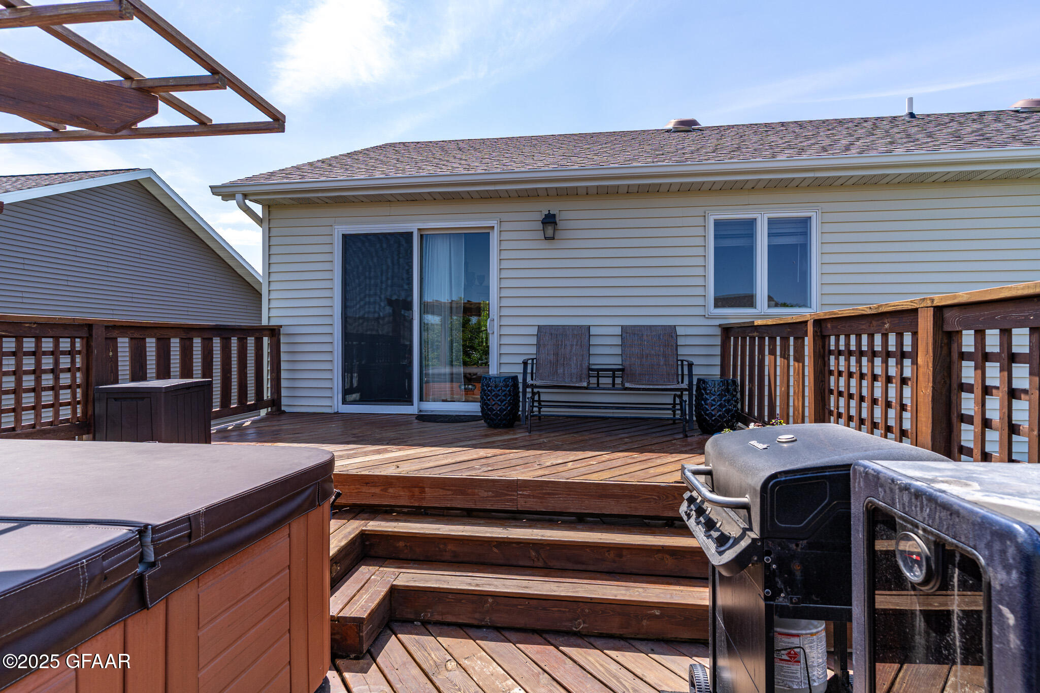 114 RIVERVIEW Lane SE