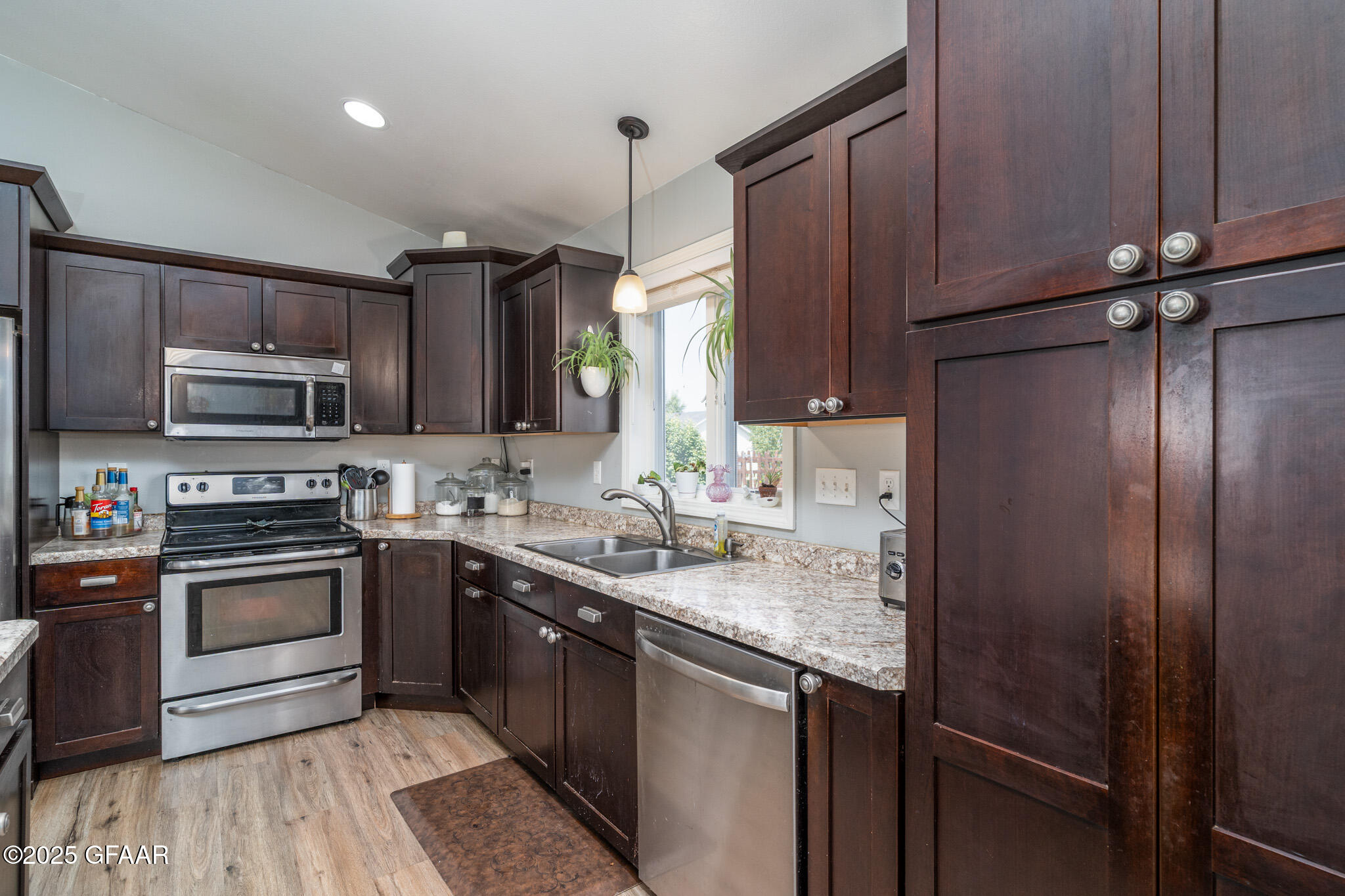 114 RIVERVIEW Lane SE