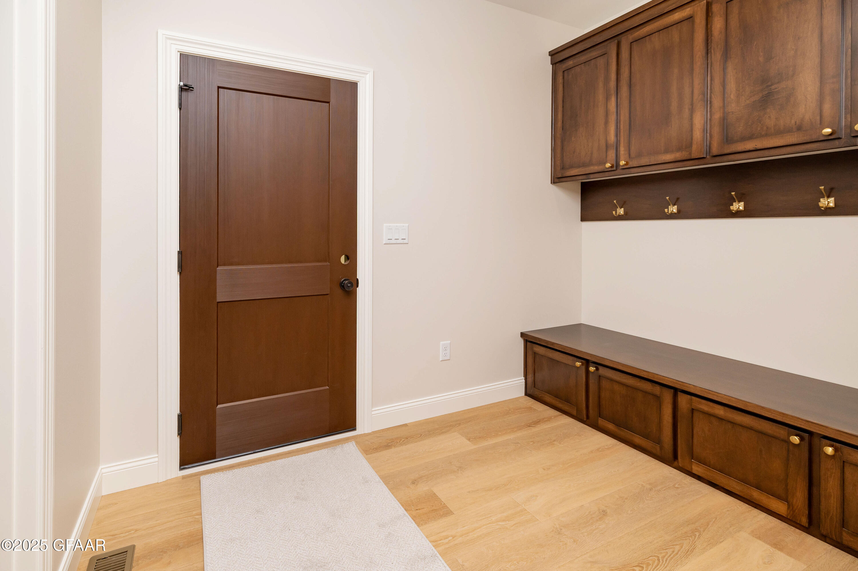 5959 SYLVIA Circle