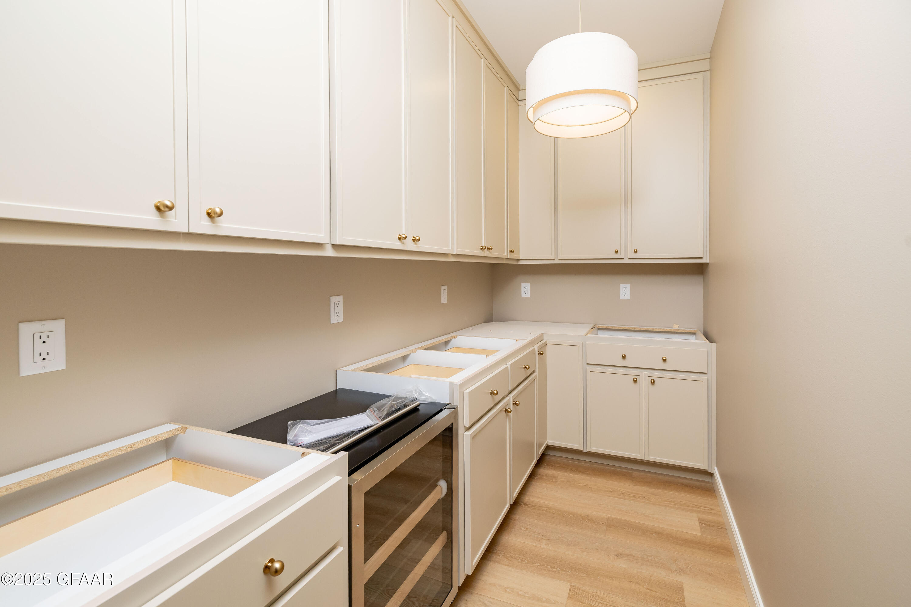 5959 SYLVIA Circle