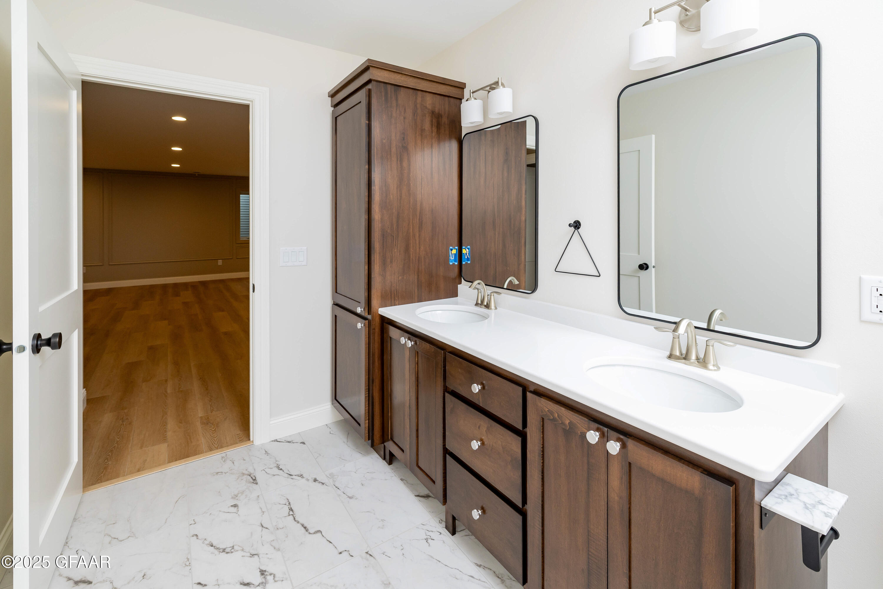 5959 SYLVIA Circle
