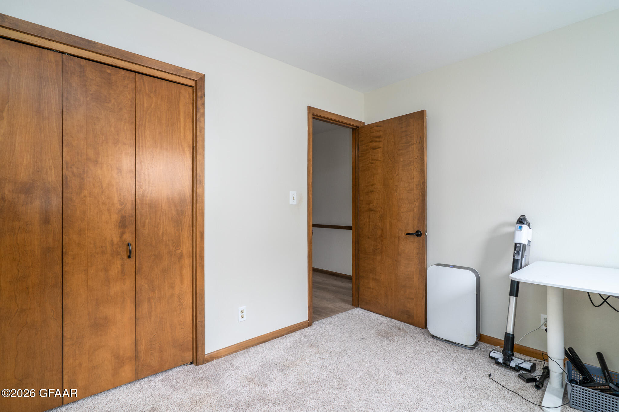 1515 HOVEN Lane