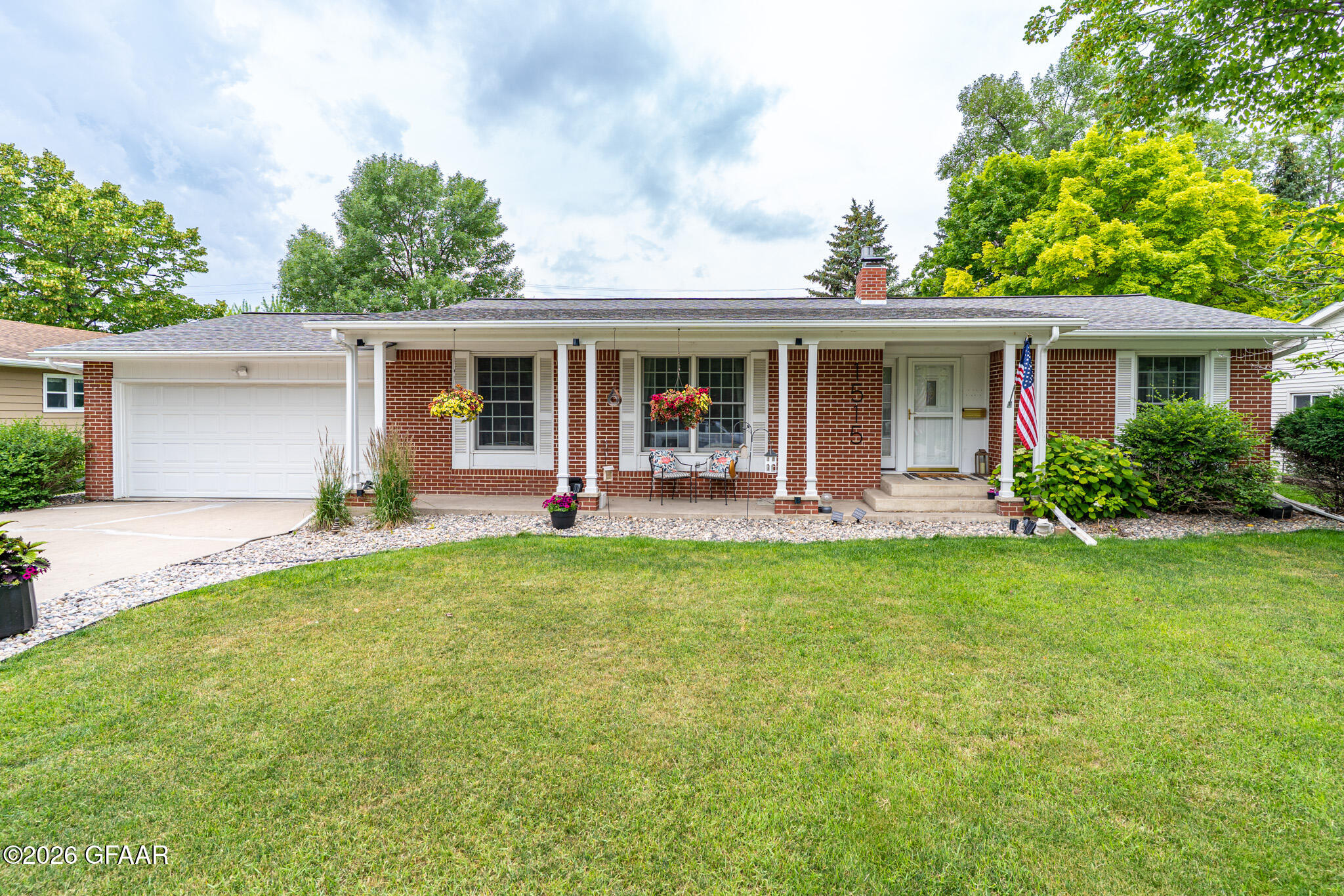1515 HOVEN Lane