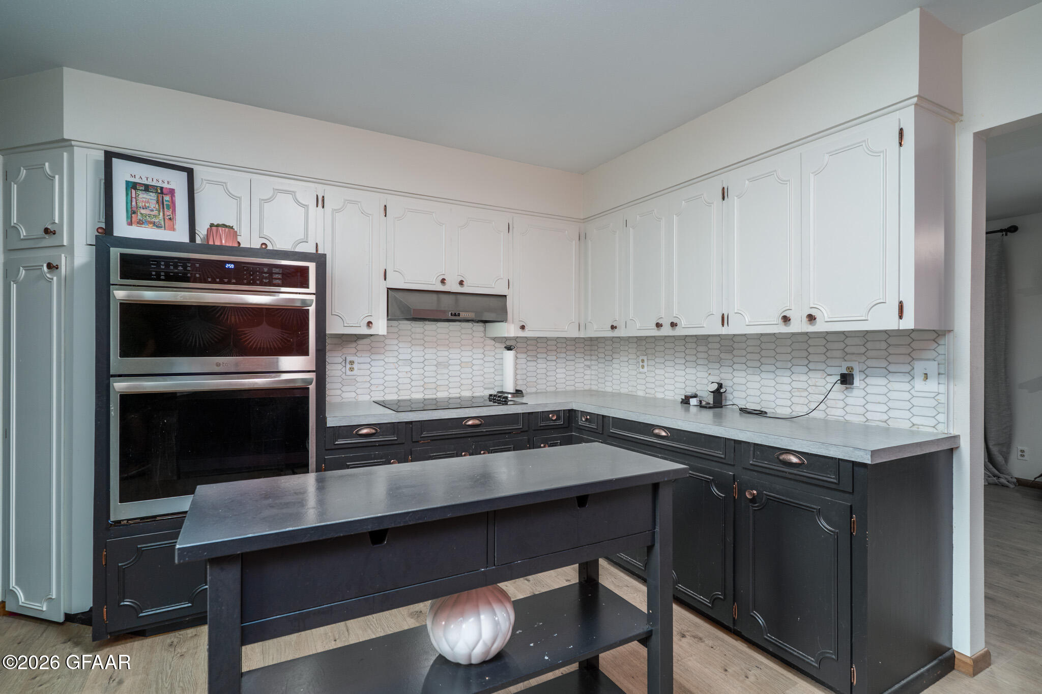 1515 HOVEN Lane