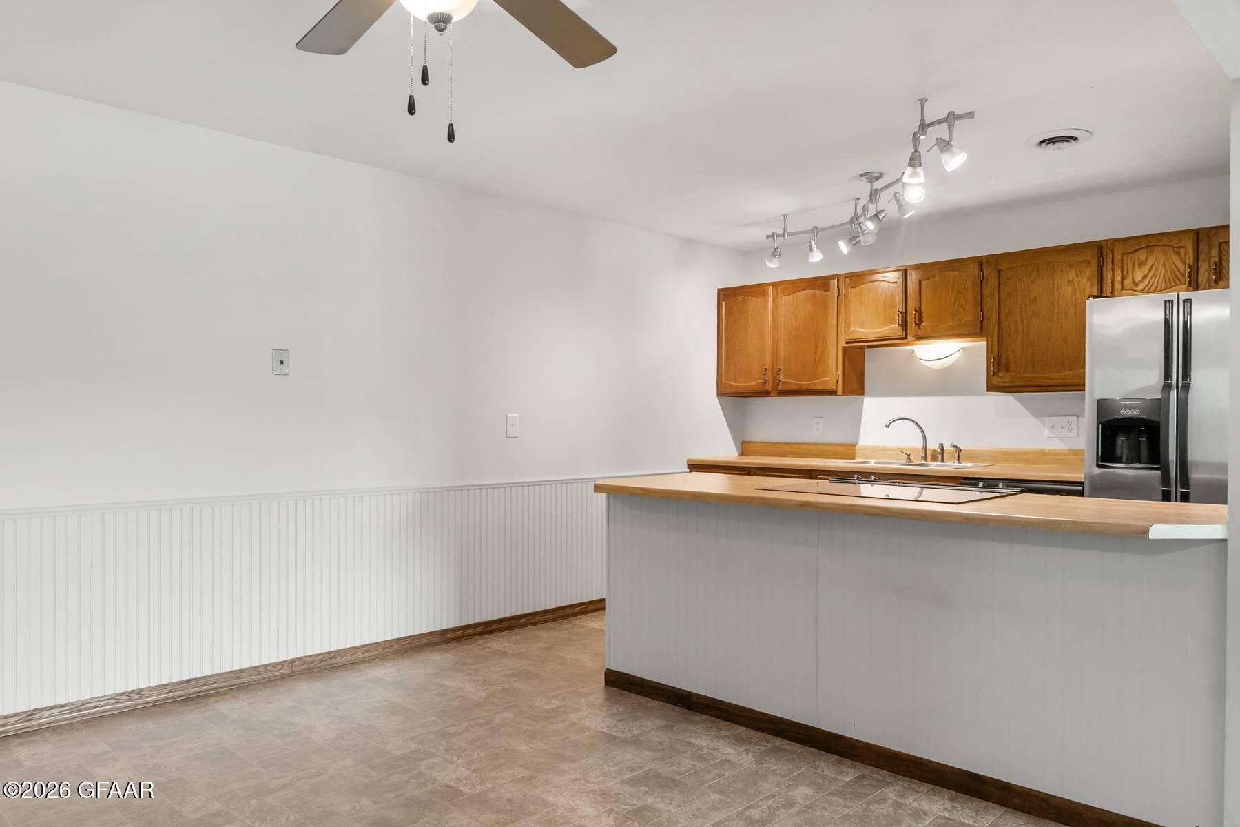 815 DUKE Drive, 215