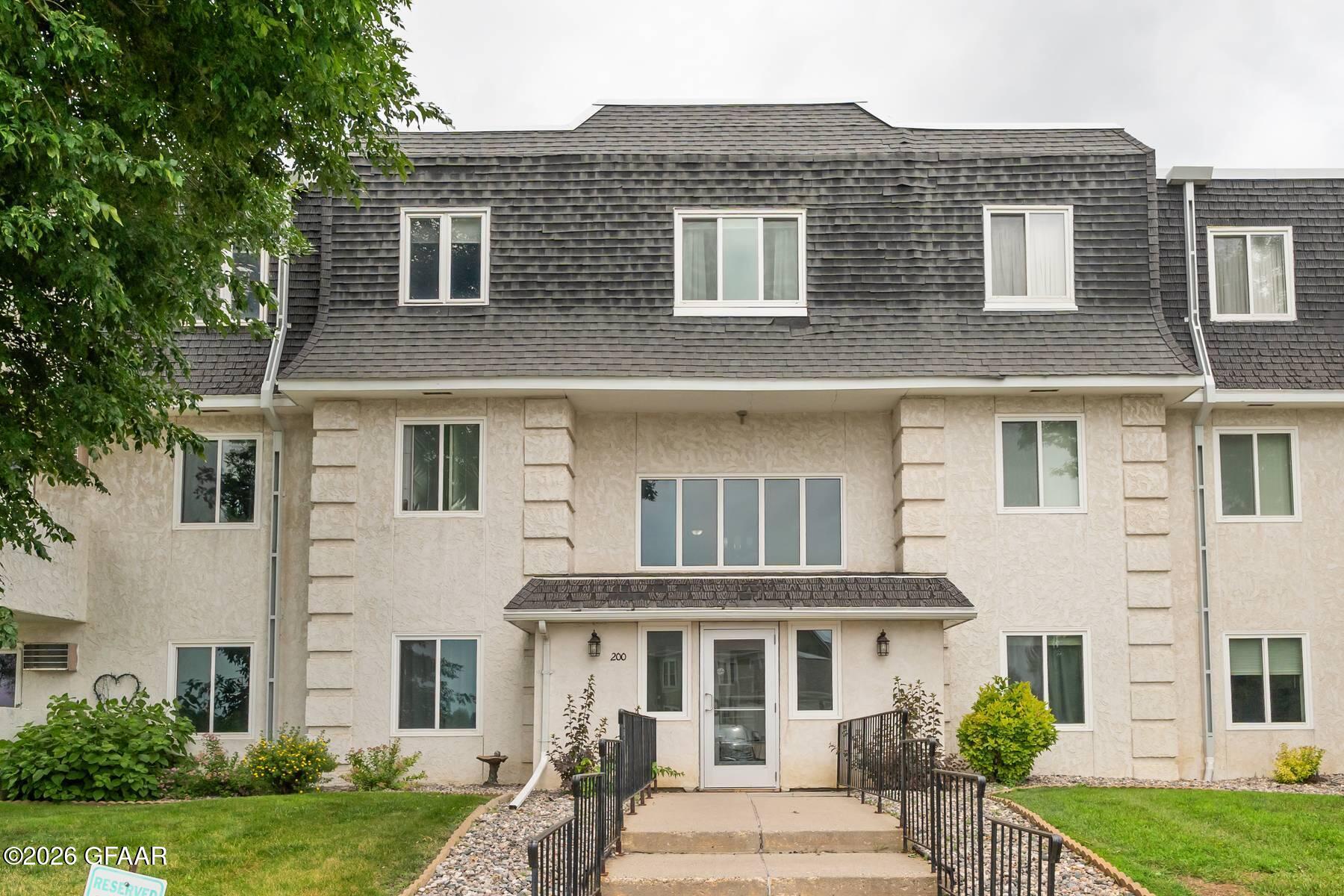 815 DUKE Drive, 215