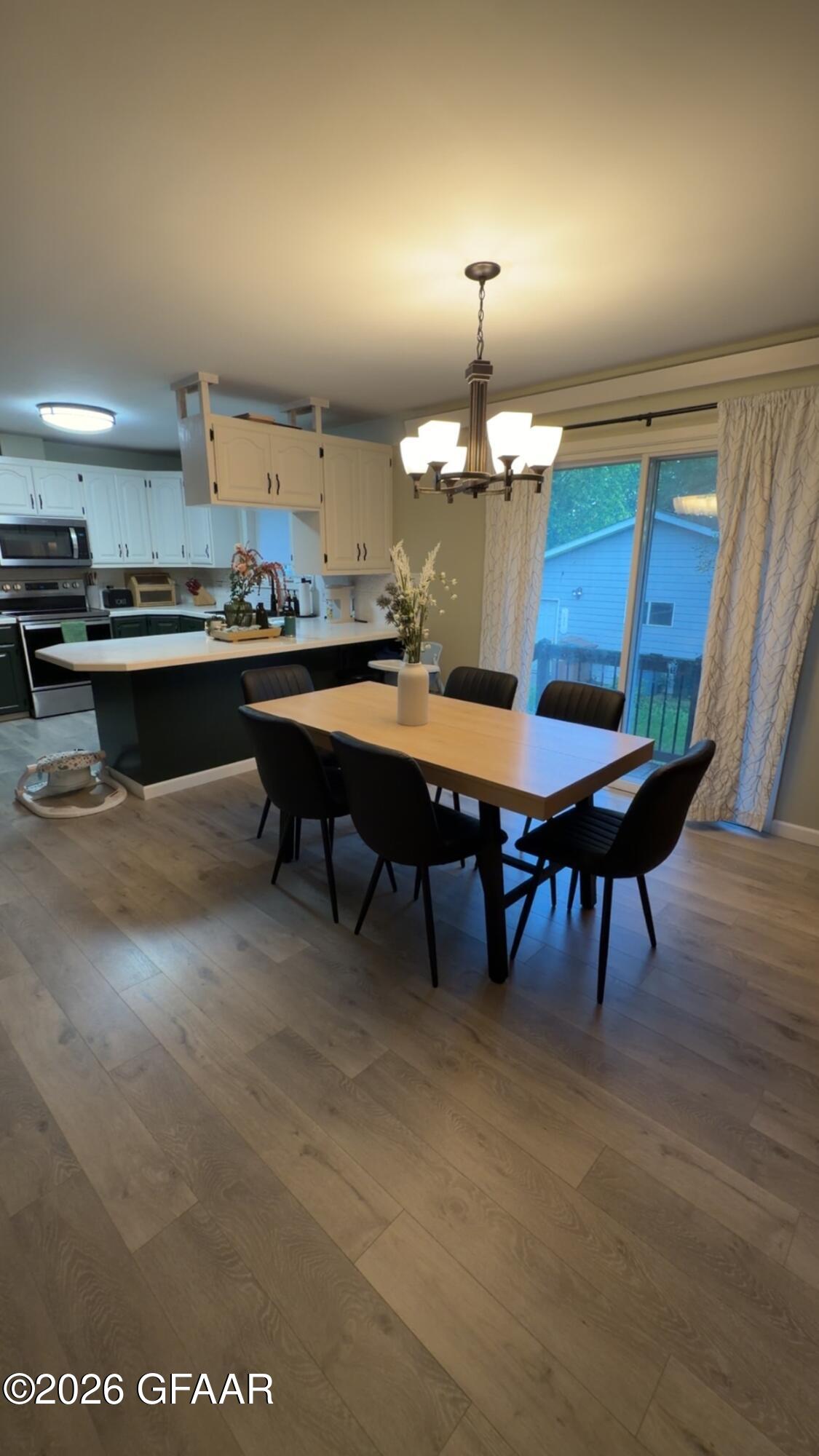 362 MOORHEAD Street W