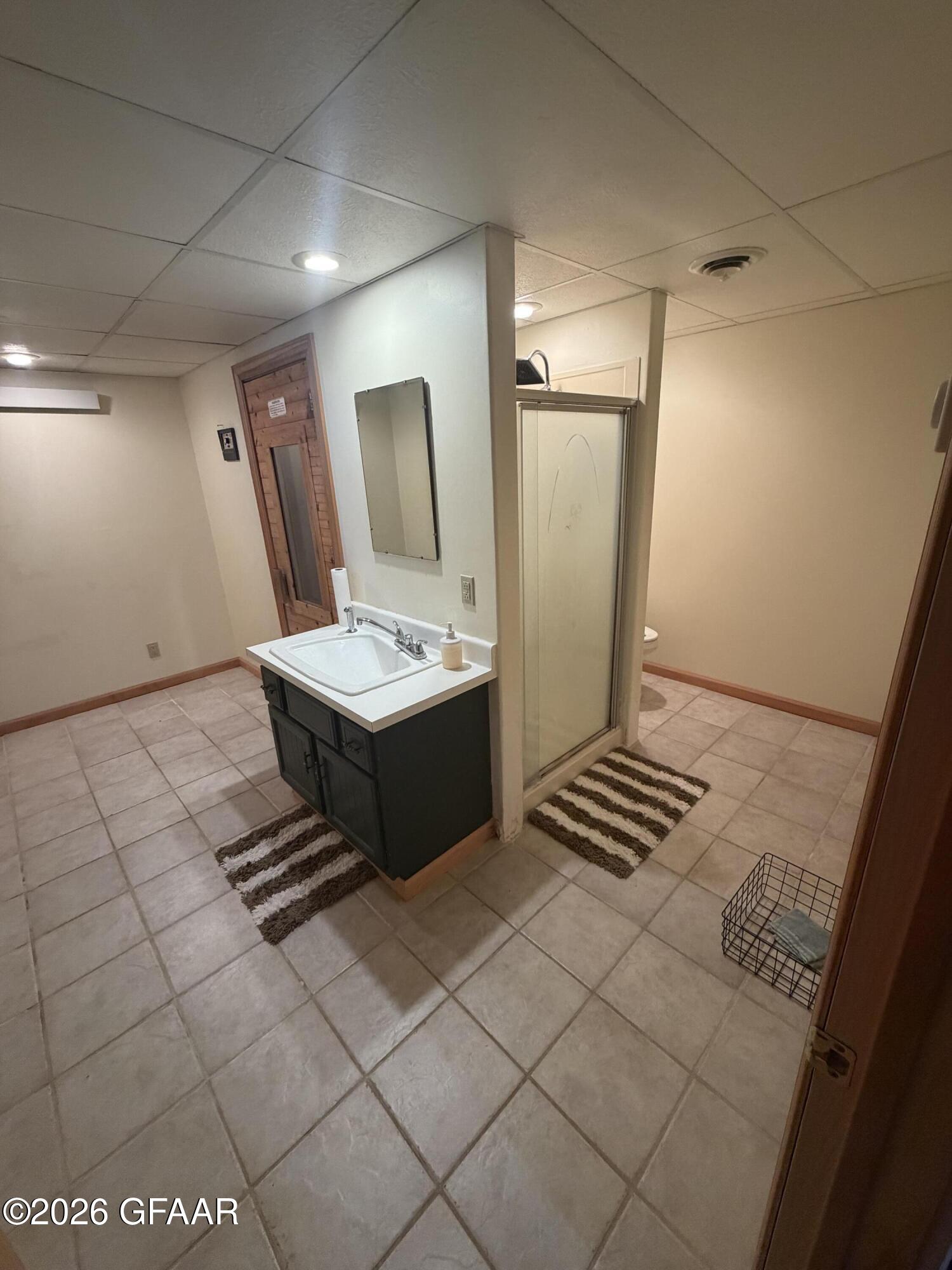 362 MOORHEAD Street W