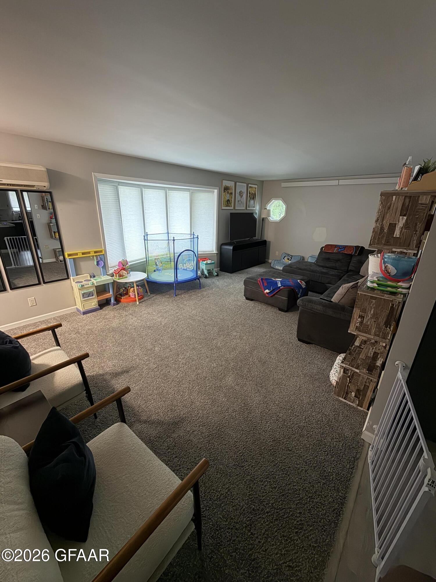 362 MOORHEAD Street W