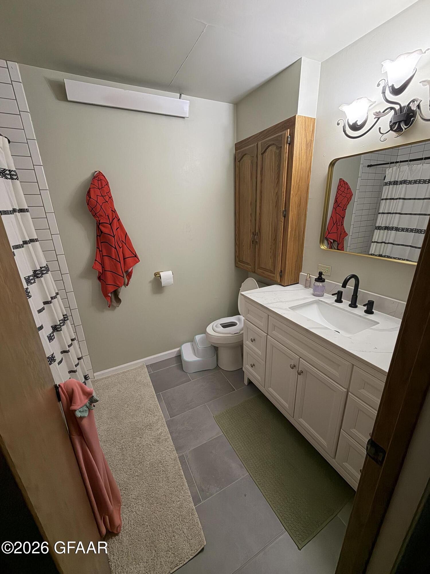 362 MOORHEAD Street W