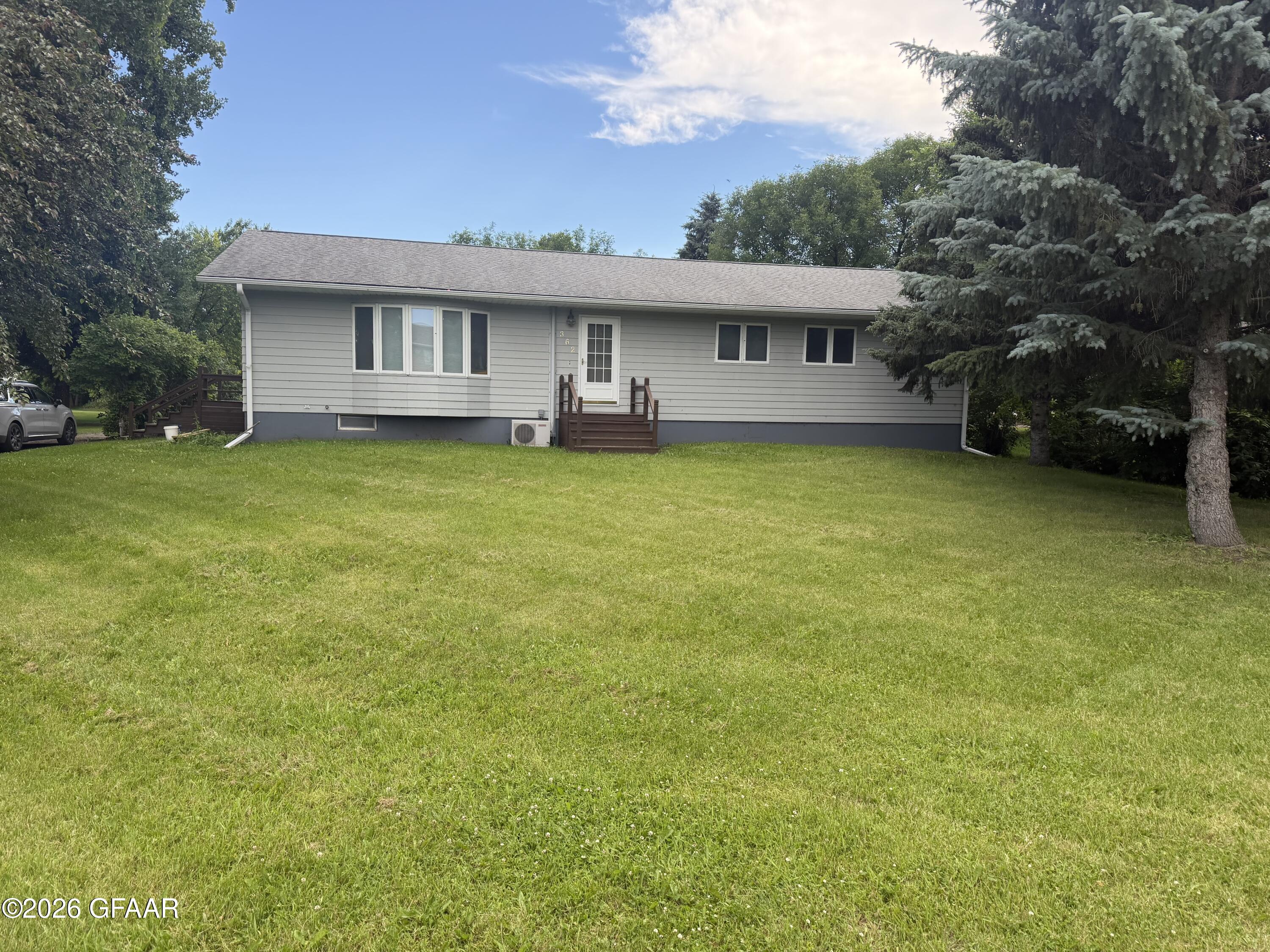 362 MOORHEAD Street W