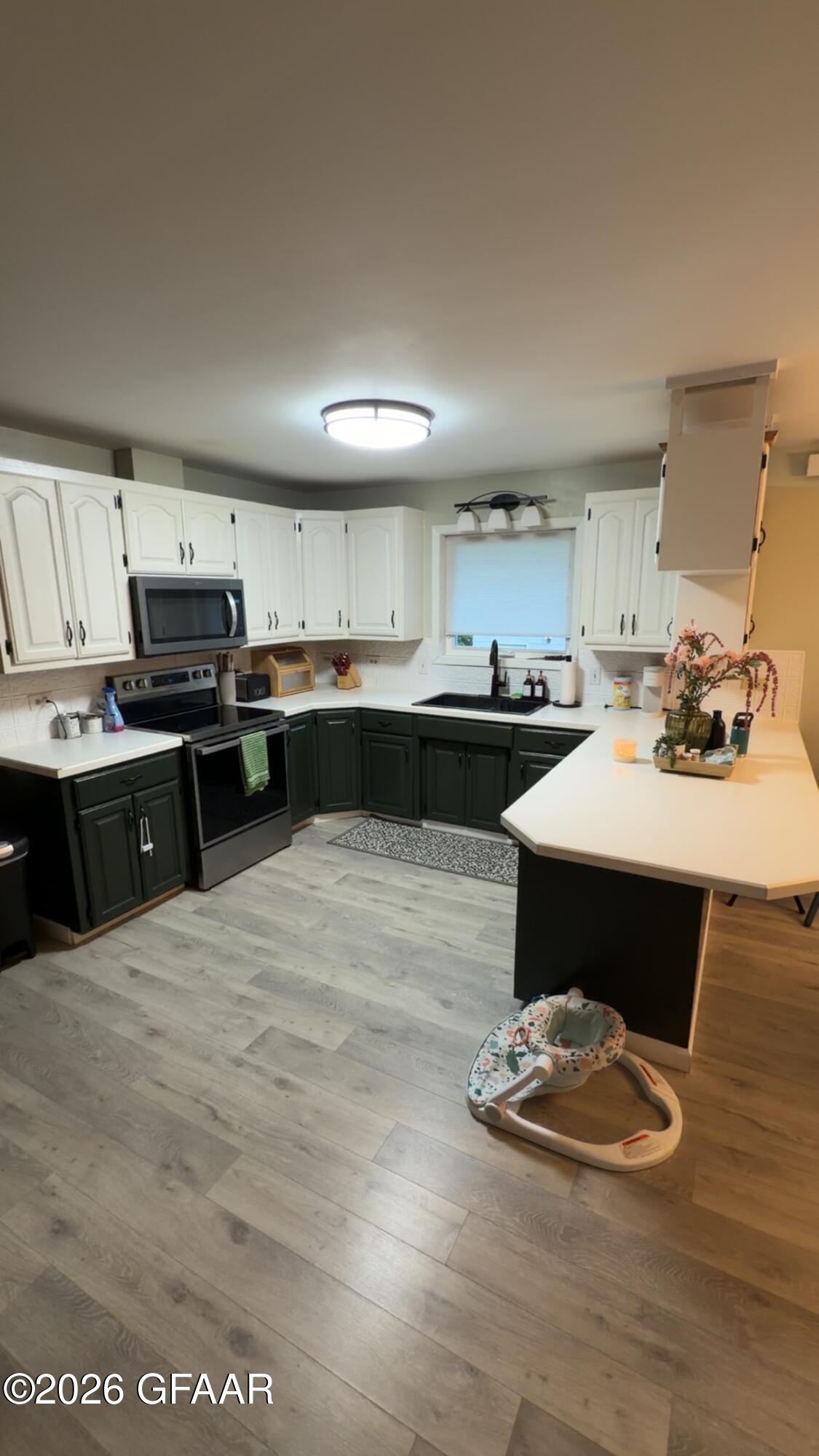 362 MOORHEAD Street W