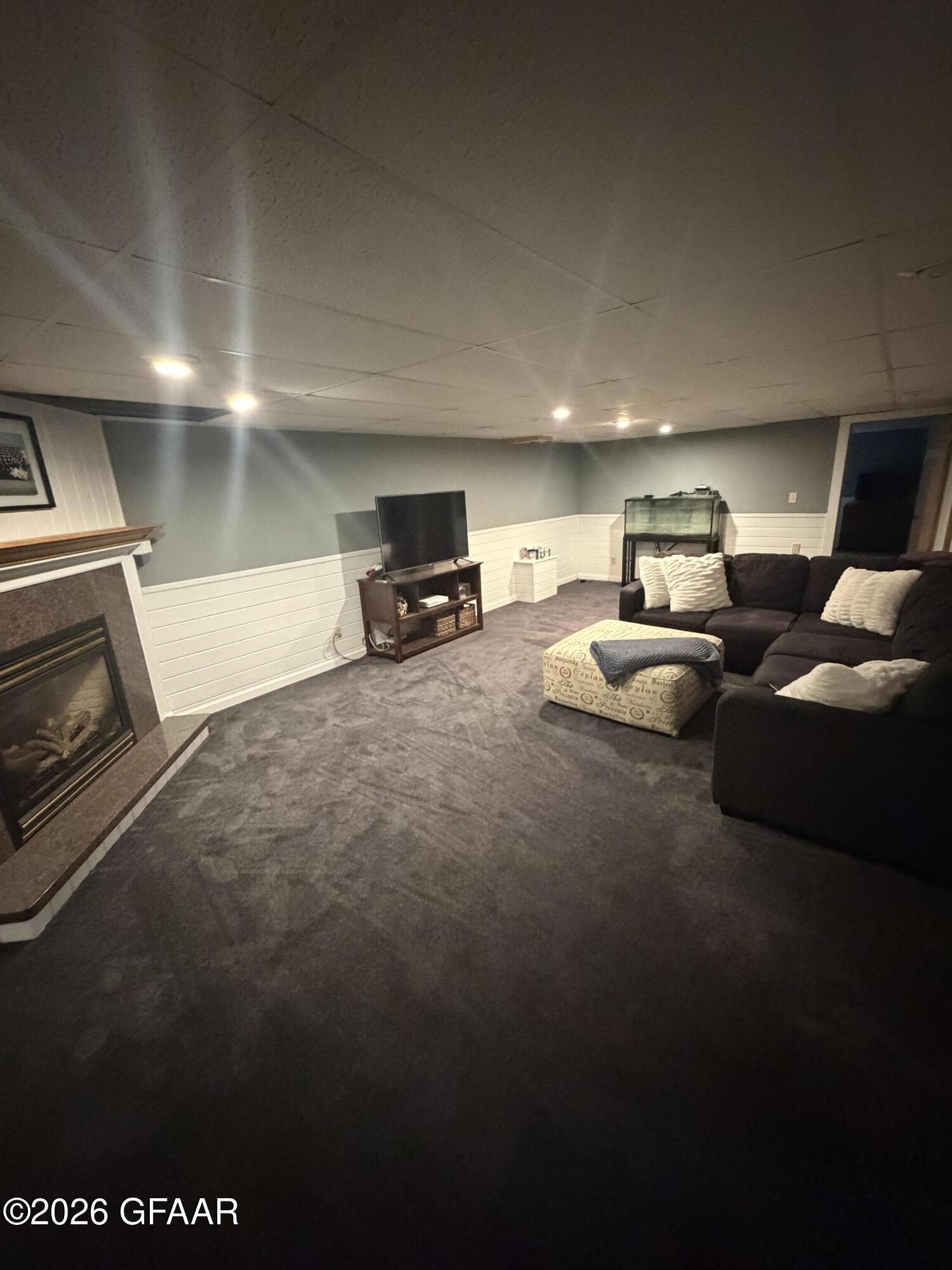 362 MOORHEAD Street W