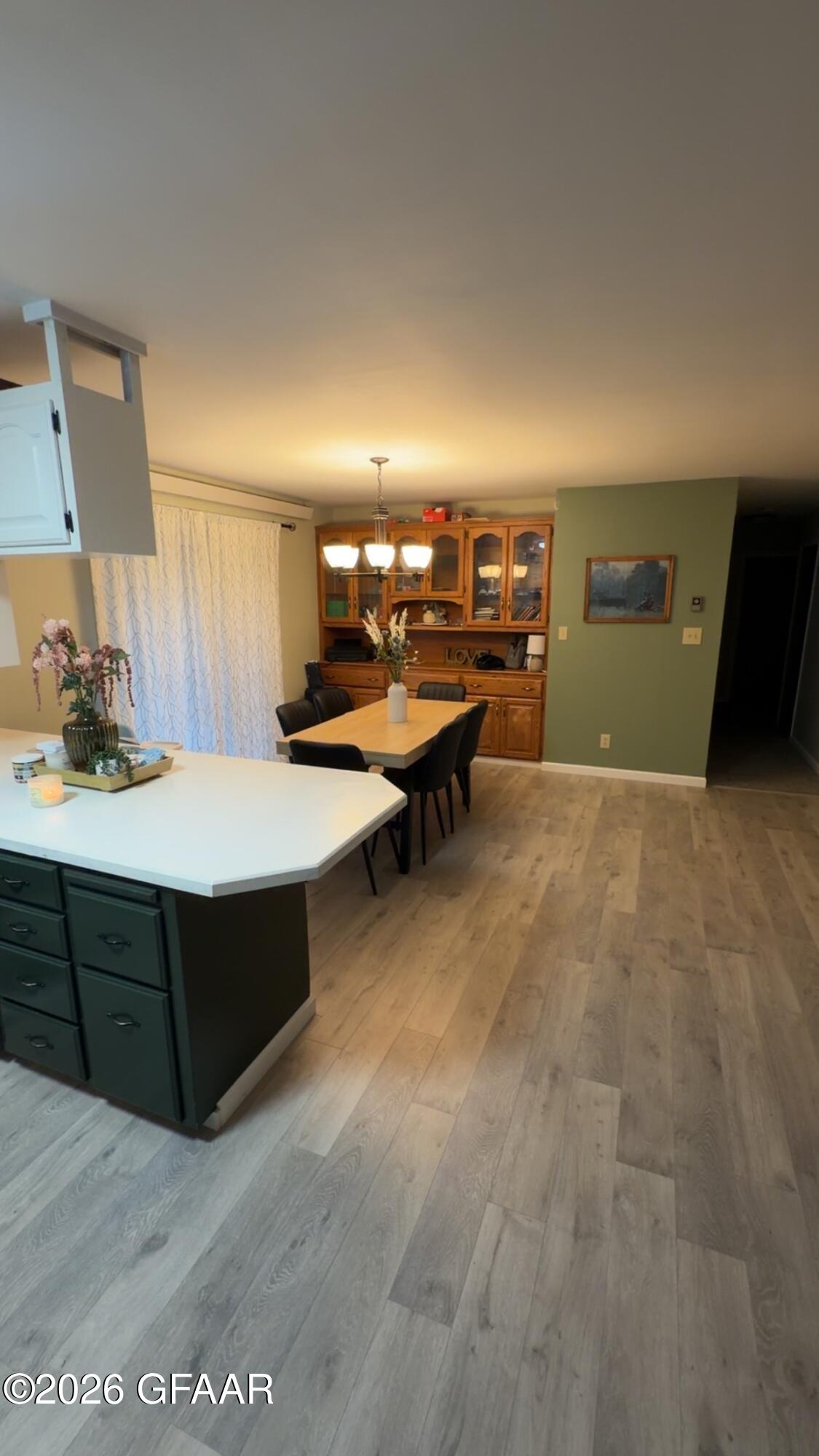 362 MOORHEAD Street W
