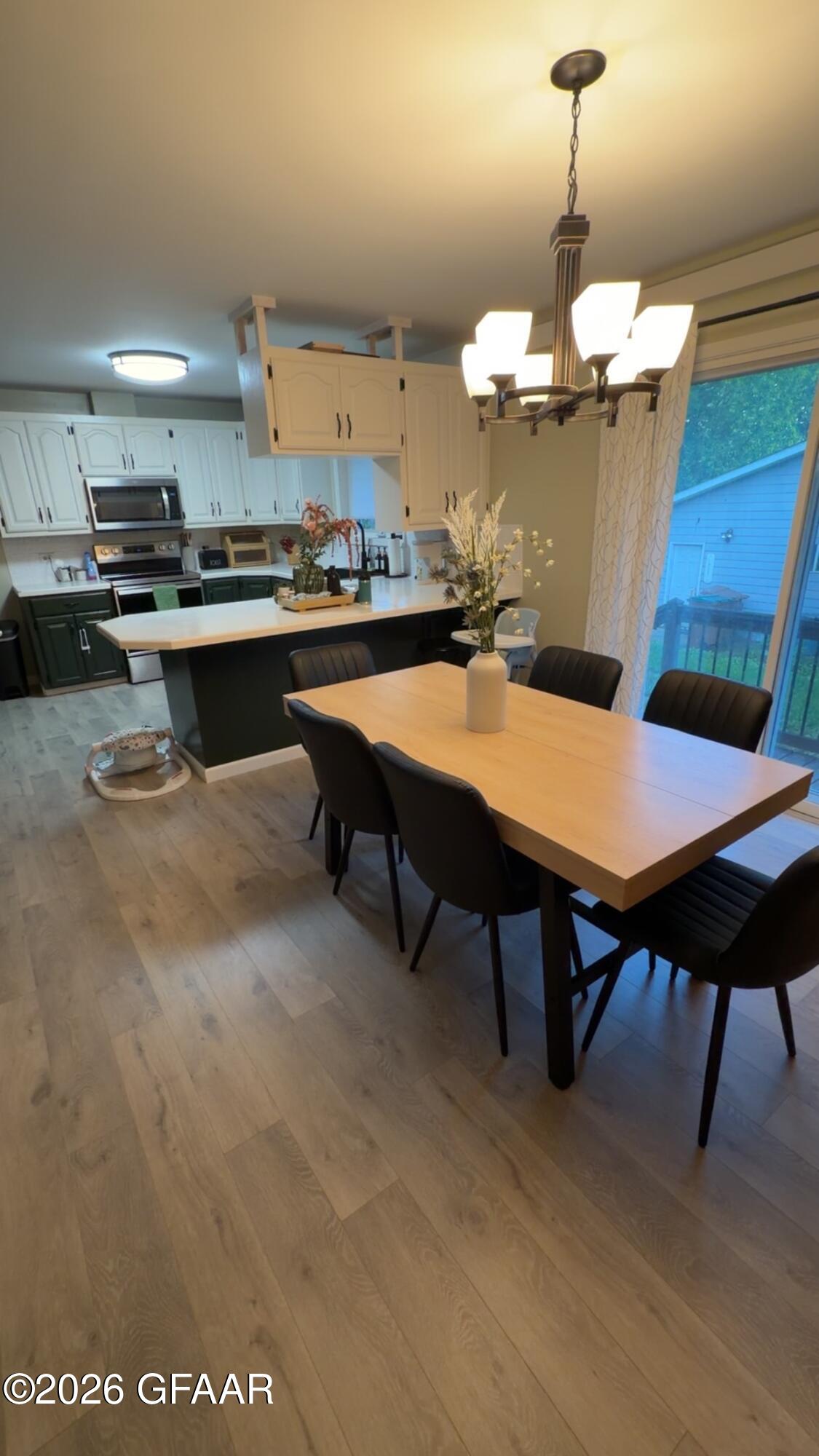362 MOORHEAD Street W