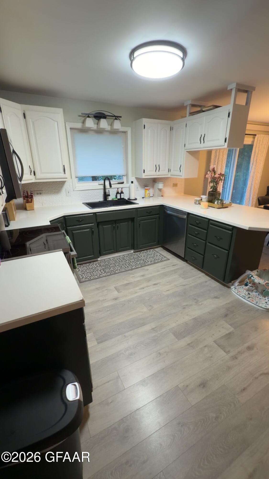 362 MOORHEAD Street W