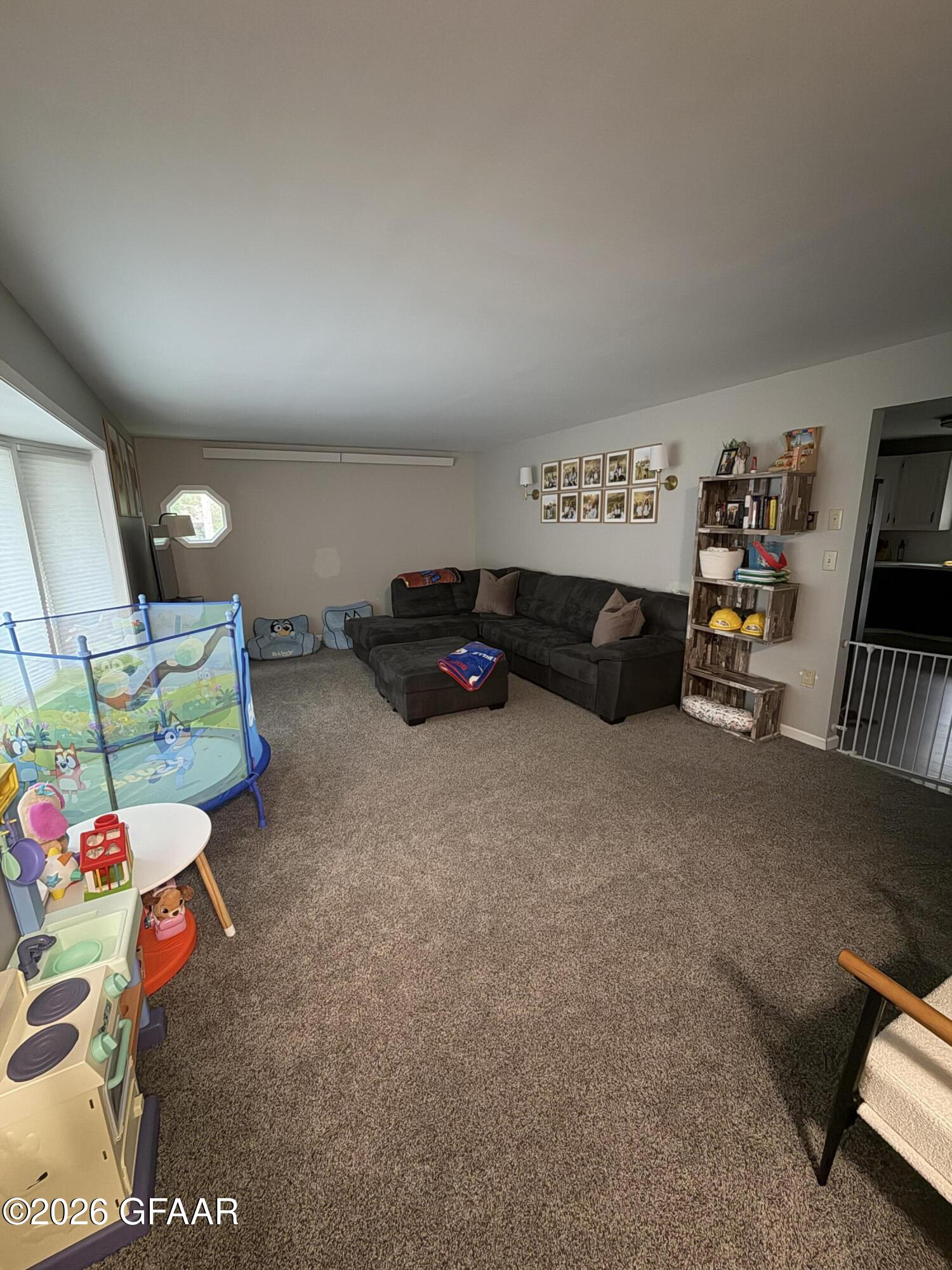 362 MOORHEAD Street W
