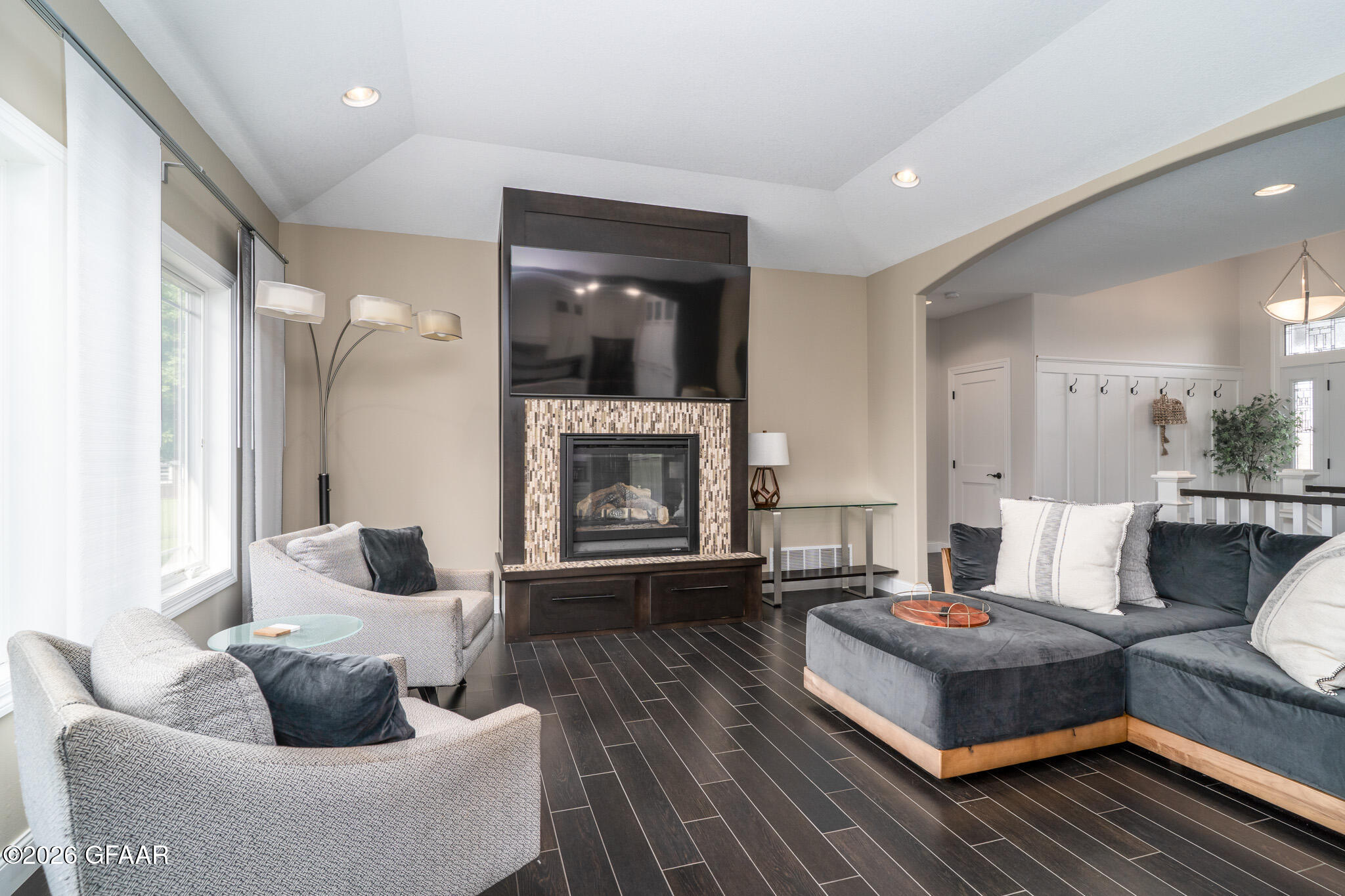 1466 ROBERT Circle