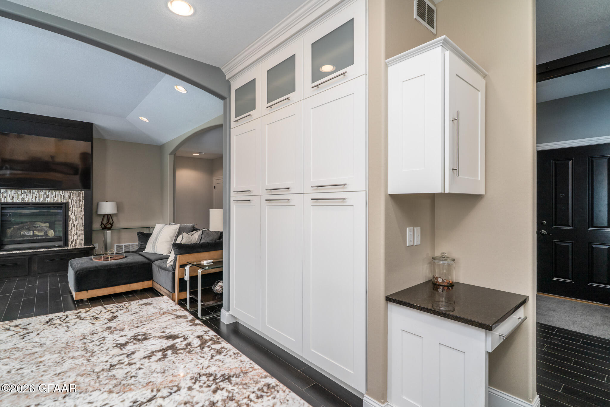 1466 ROBERT Circle