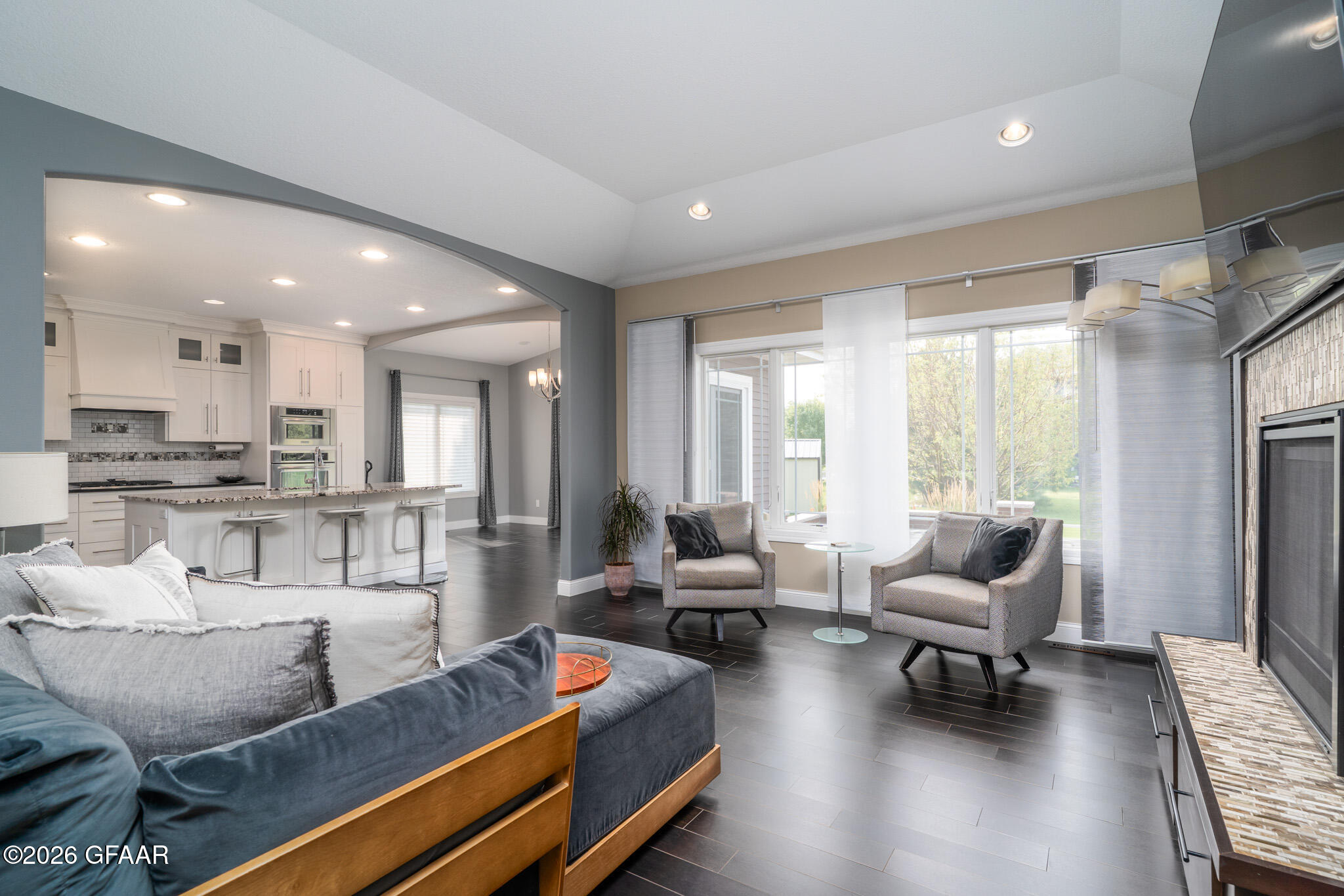 1466 ROBERT Circle