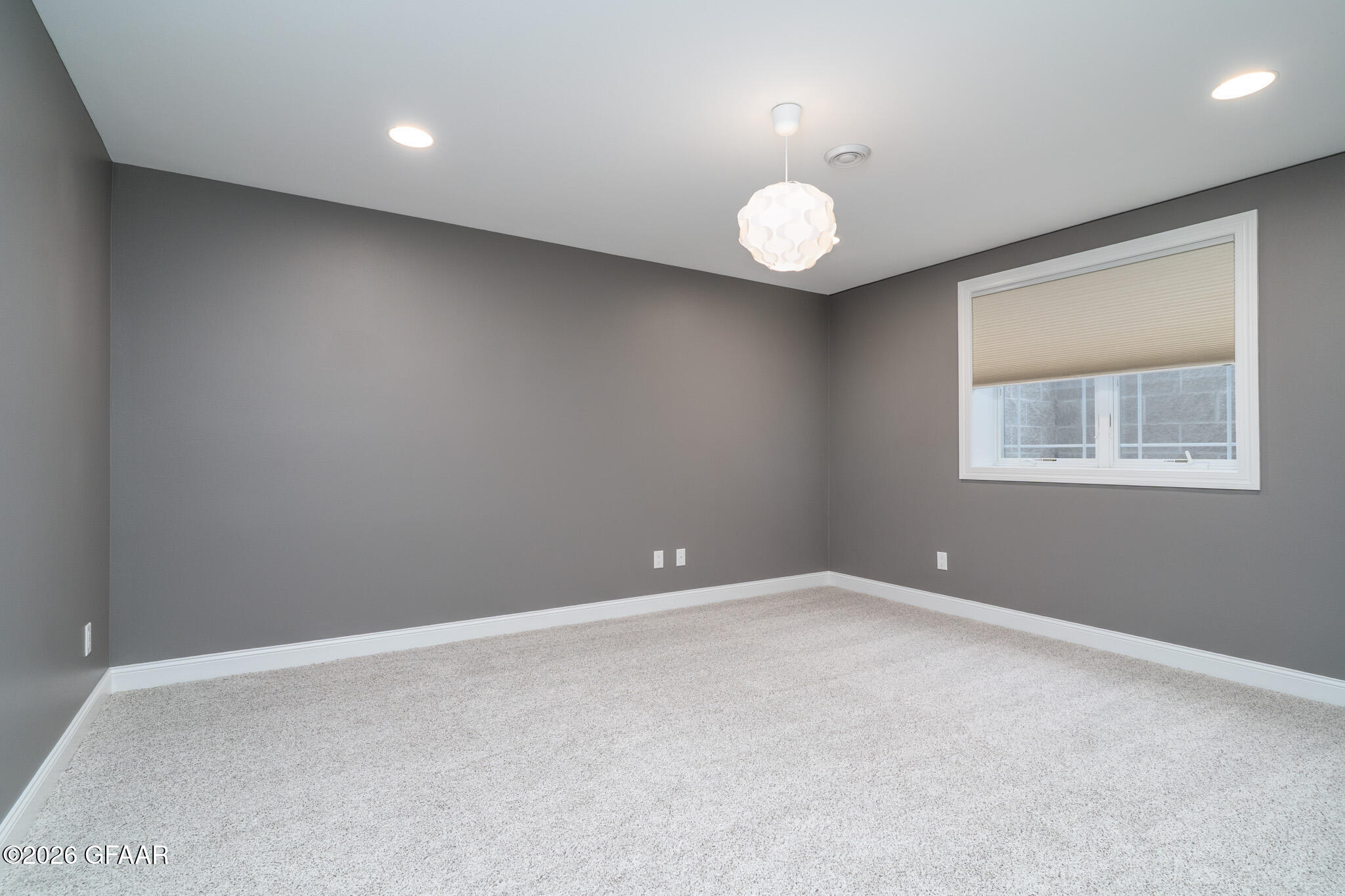 1466 ROBERT Circle