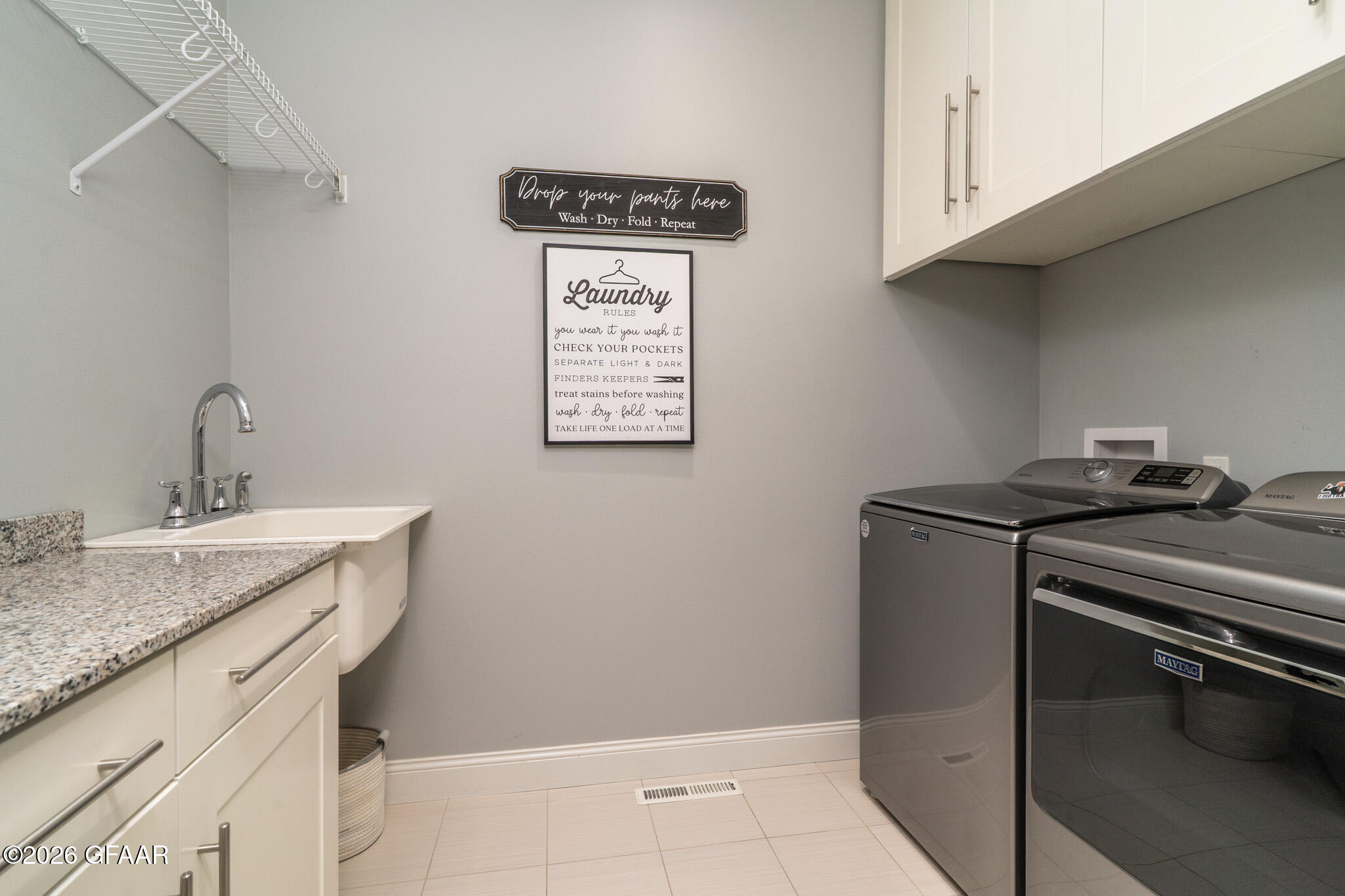 1466 ROBERT Circle
