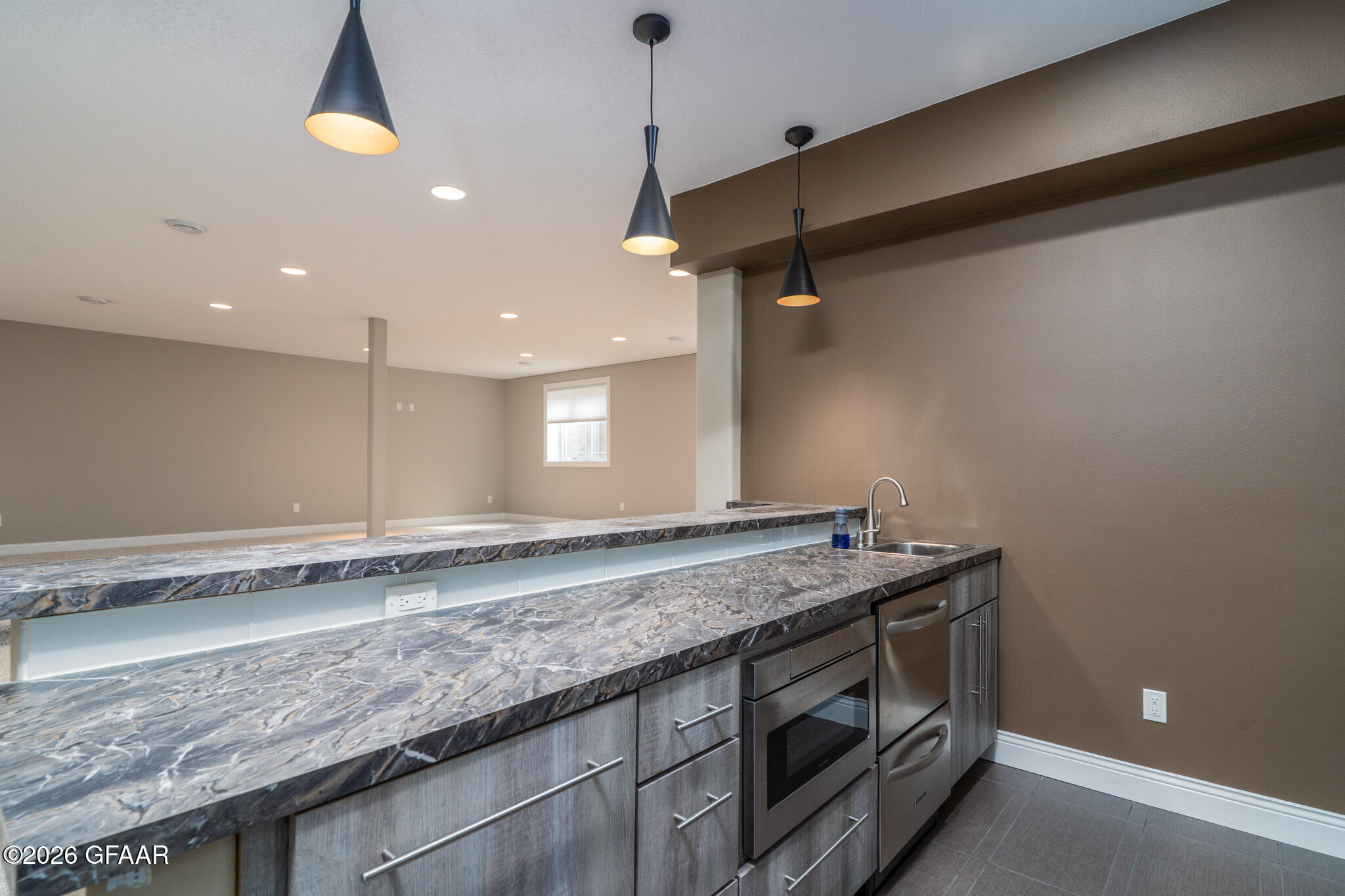 1466 ROBERT Circle