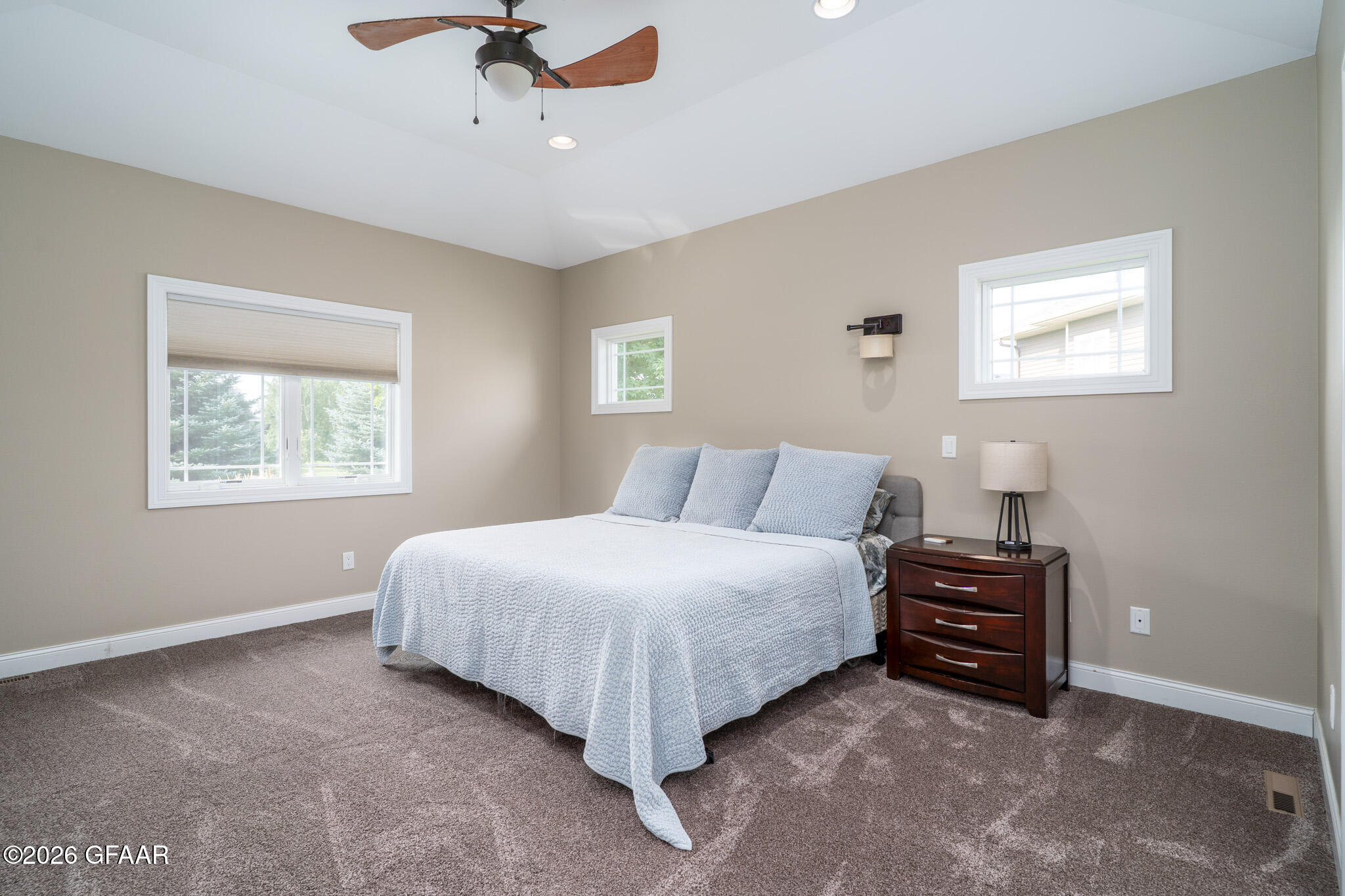 1466 ROBERT Circle
