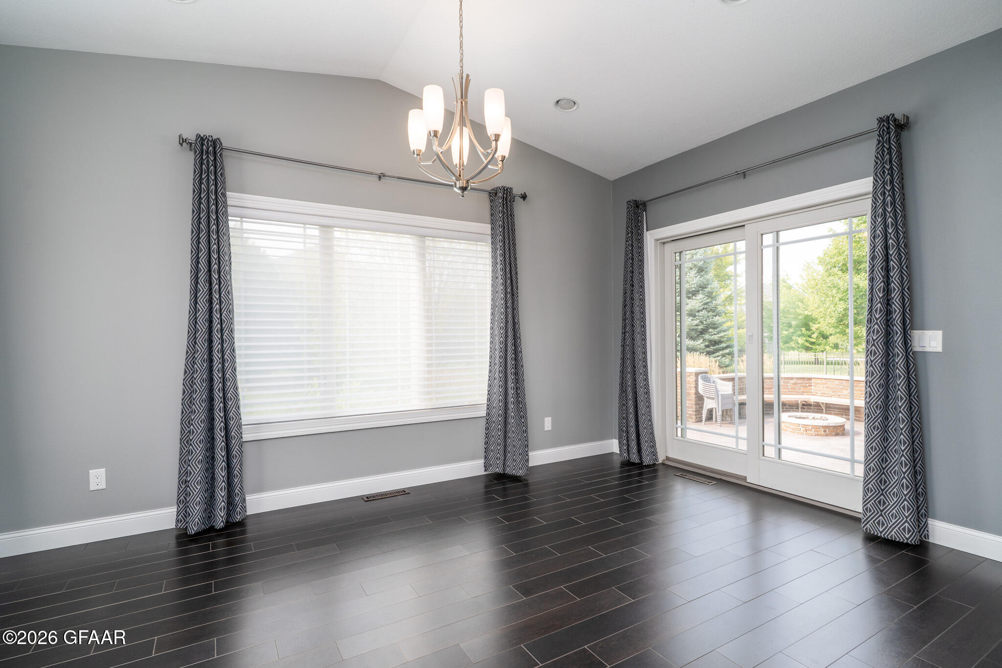 1466 ROBERT Circle