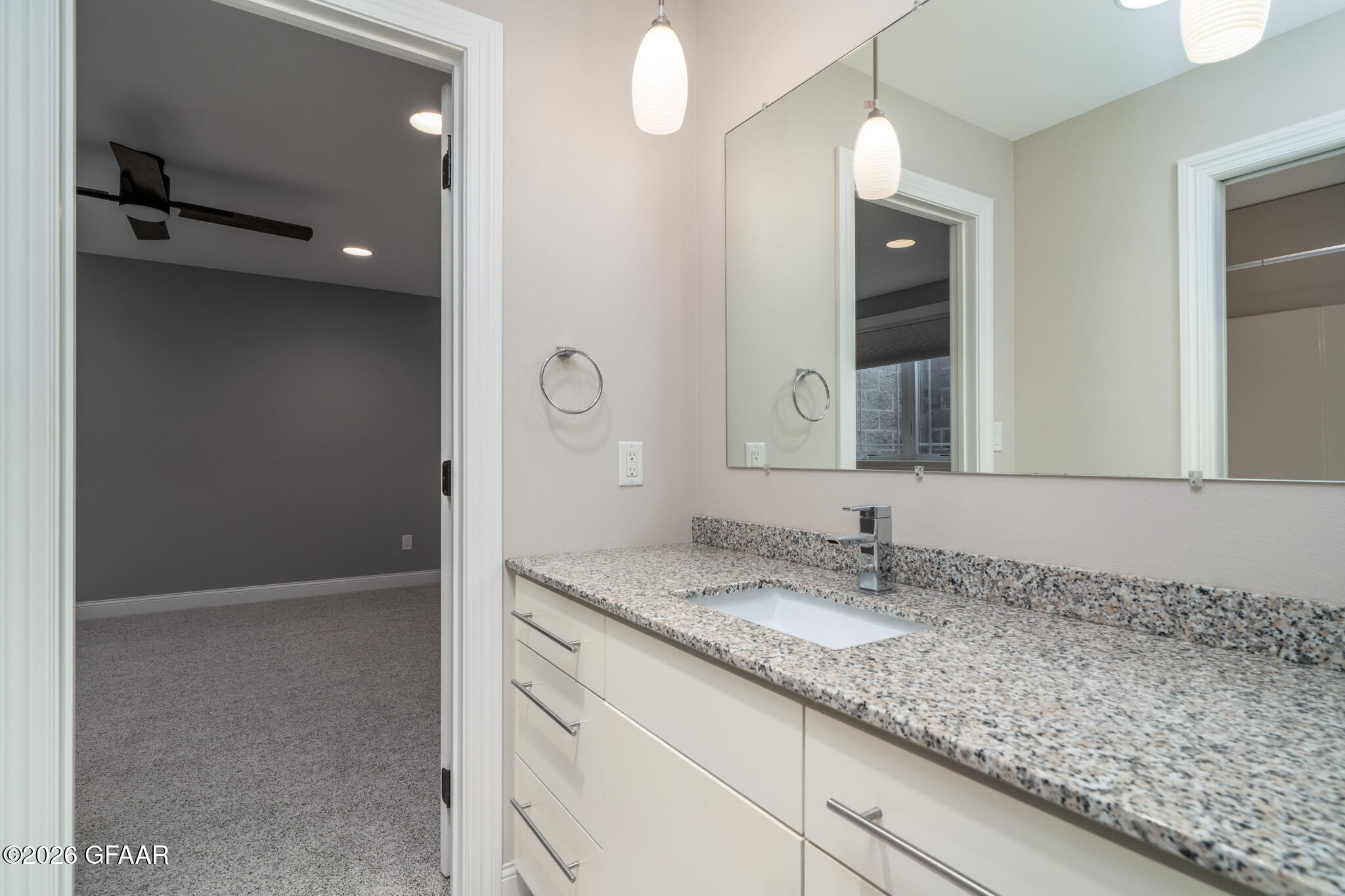 1466 ROBERT Circle