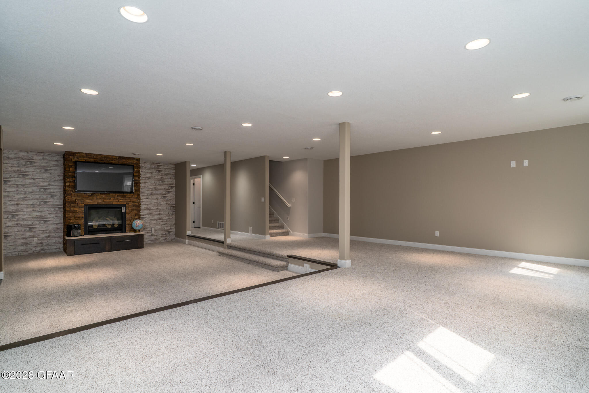 1466 ROBERT Circle