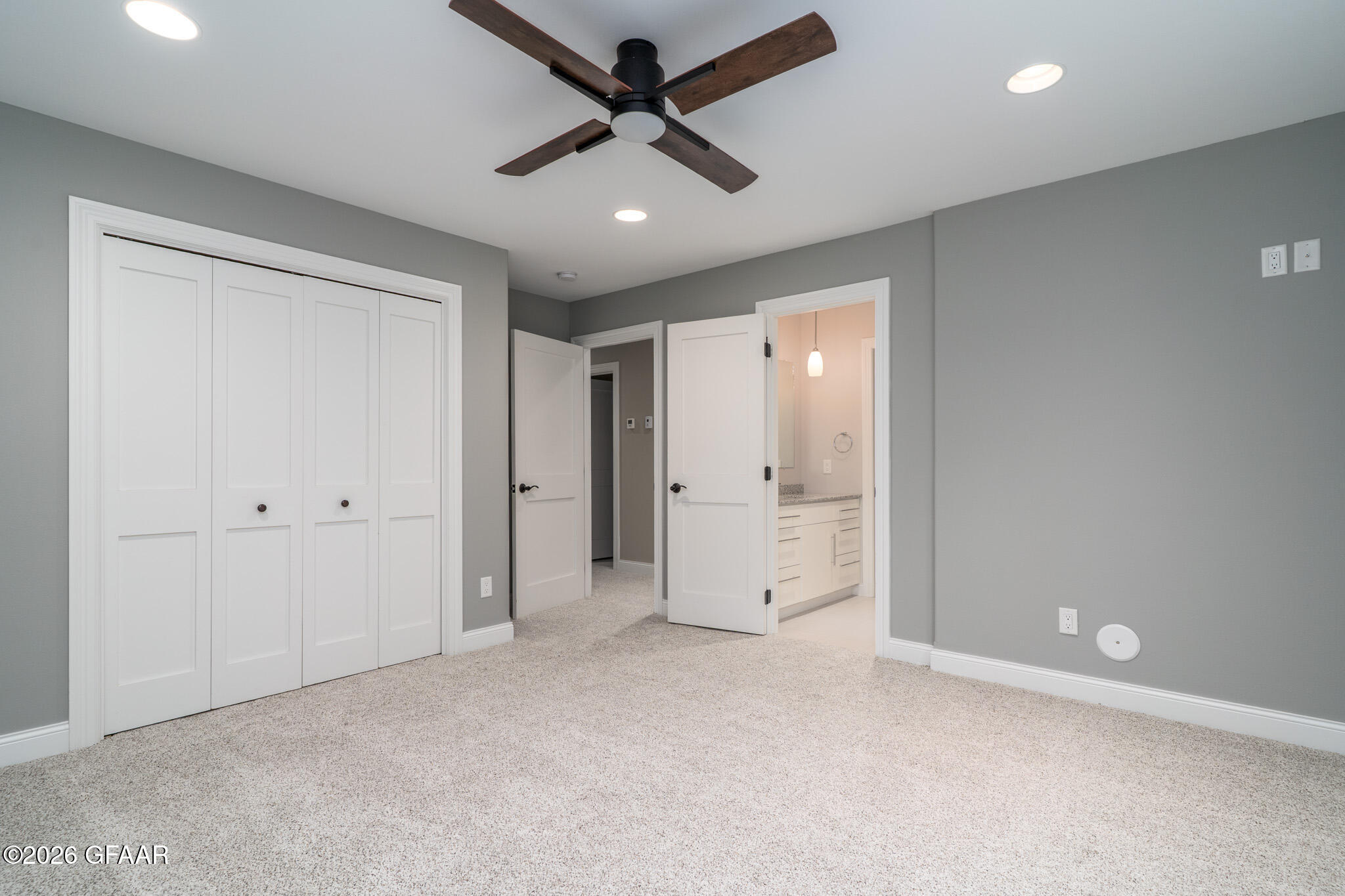 1466 ROBERT Circle