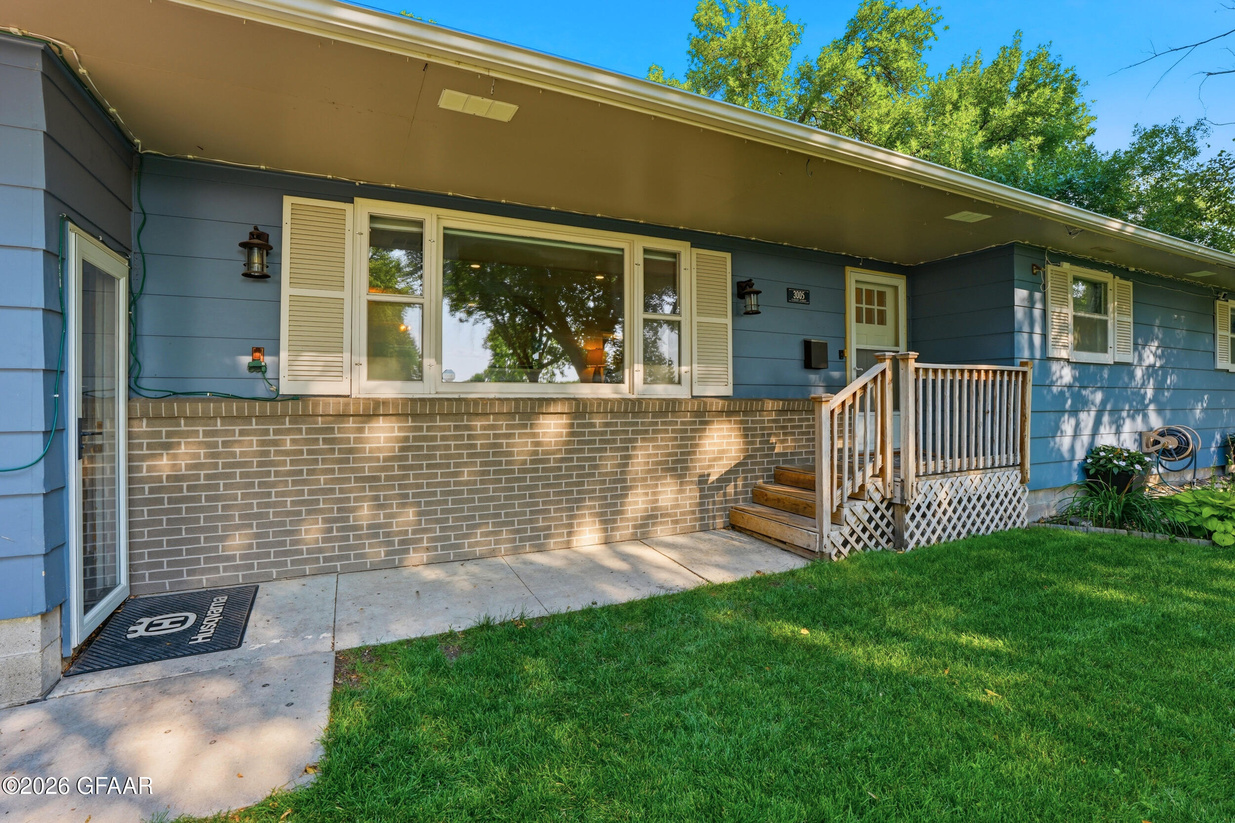 3005 CHERRY Street