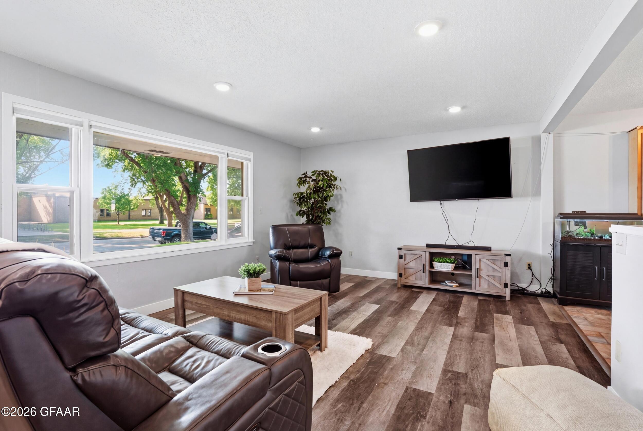 3005 CHERRY Street