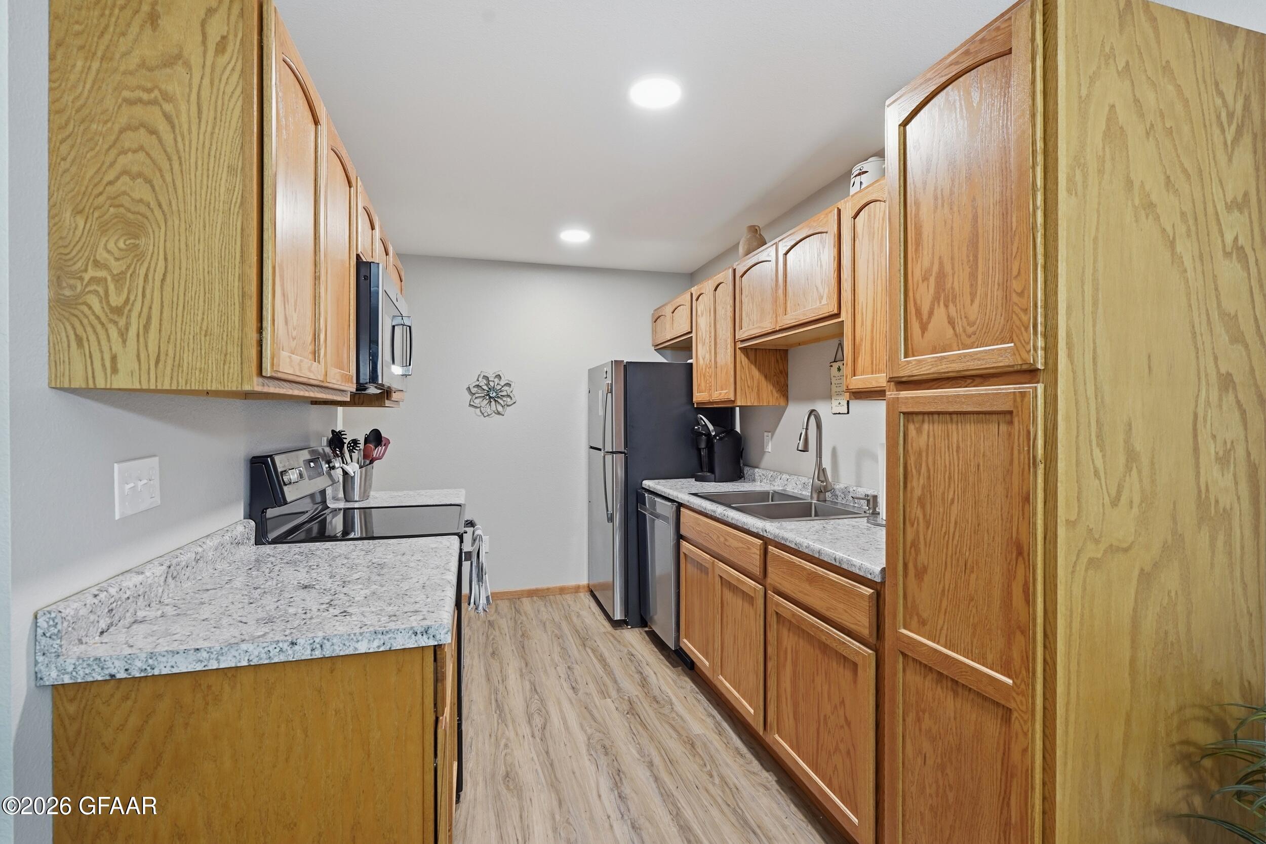 3506 CHERRY Street, C9