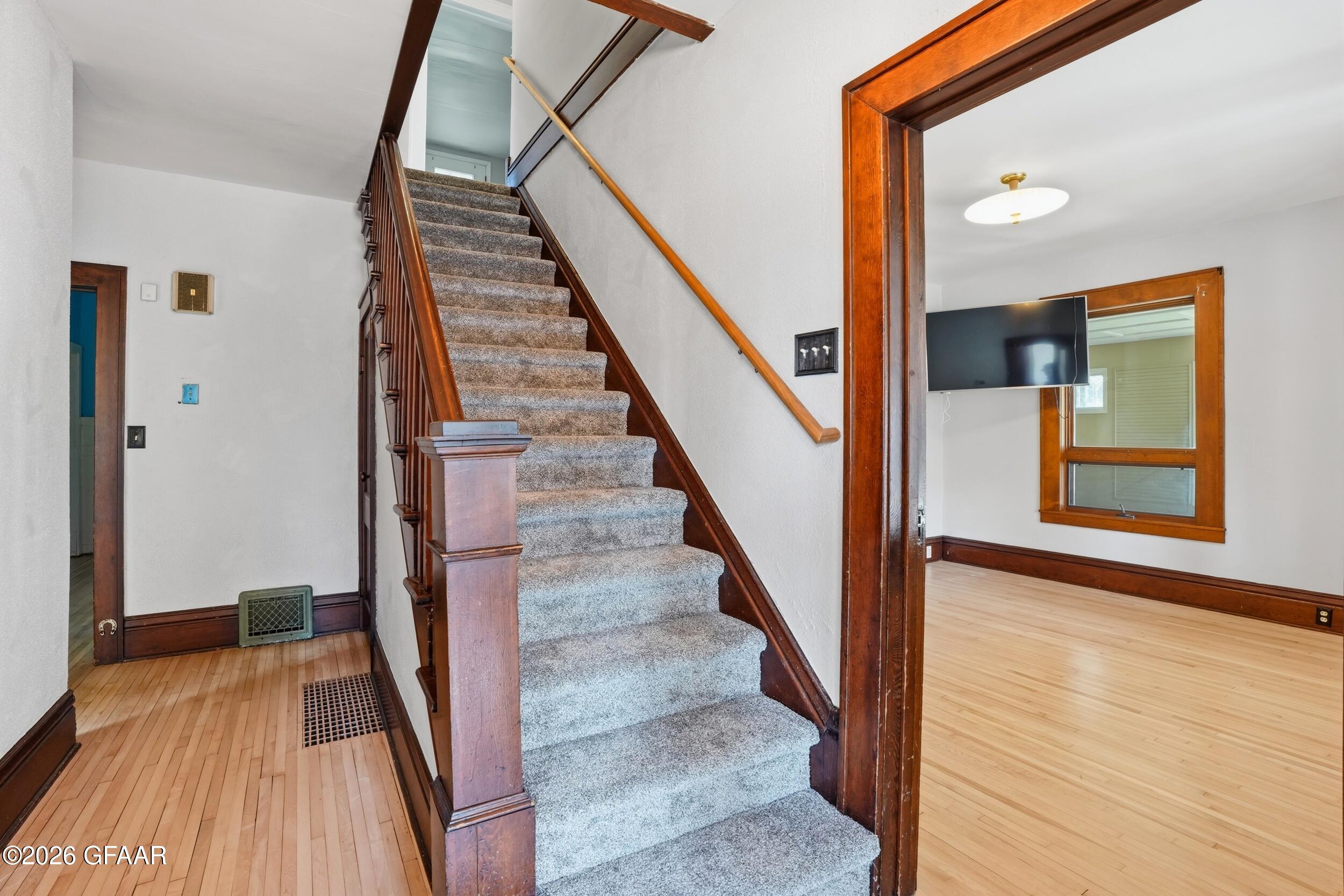308 2ND Street S