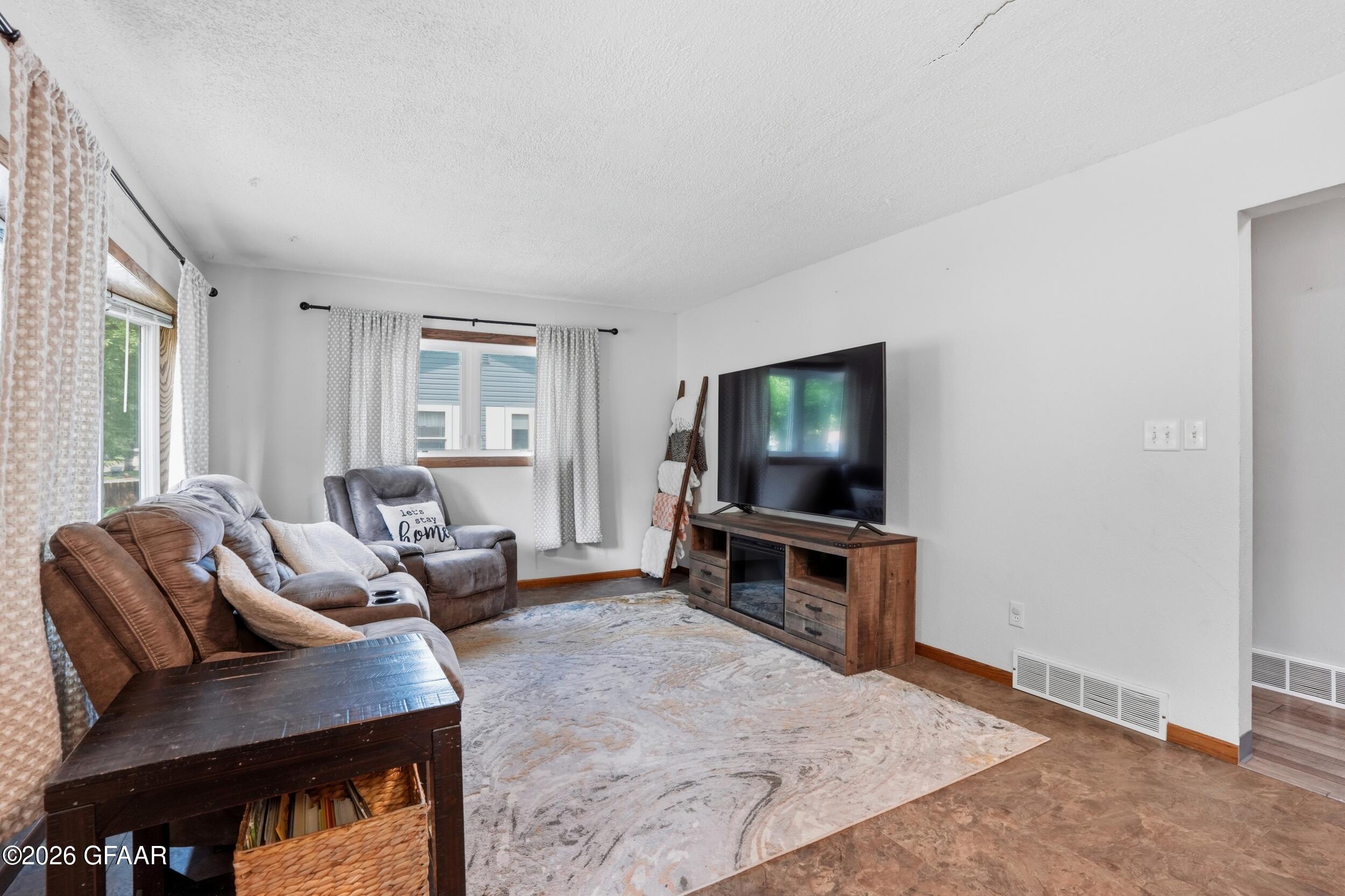 1009 18TH Street S