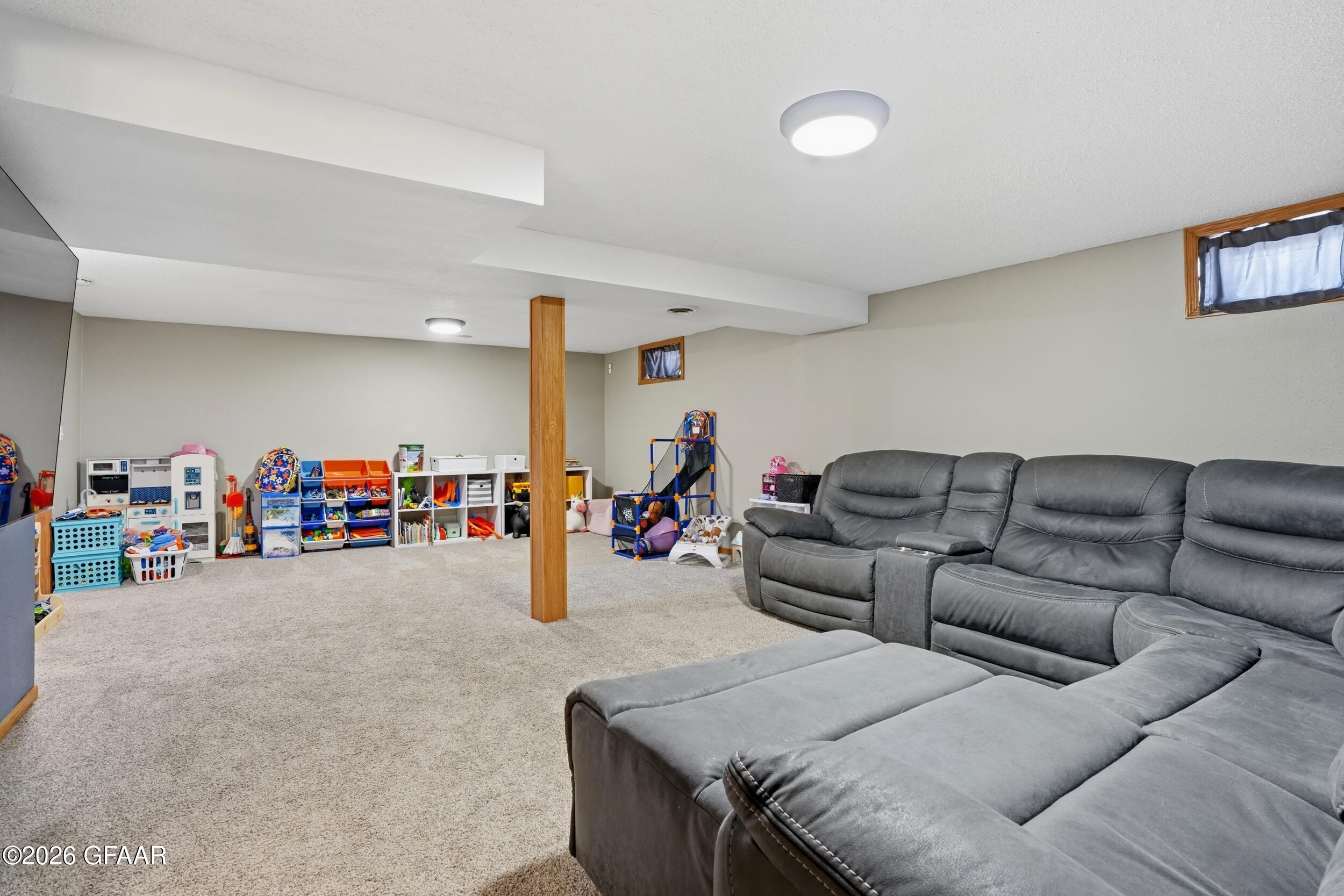 1009 18TH Street S